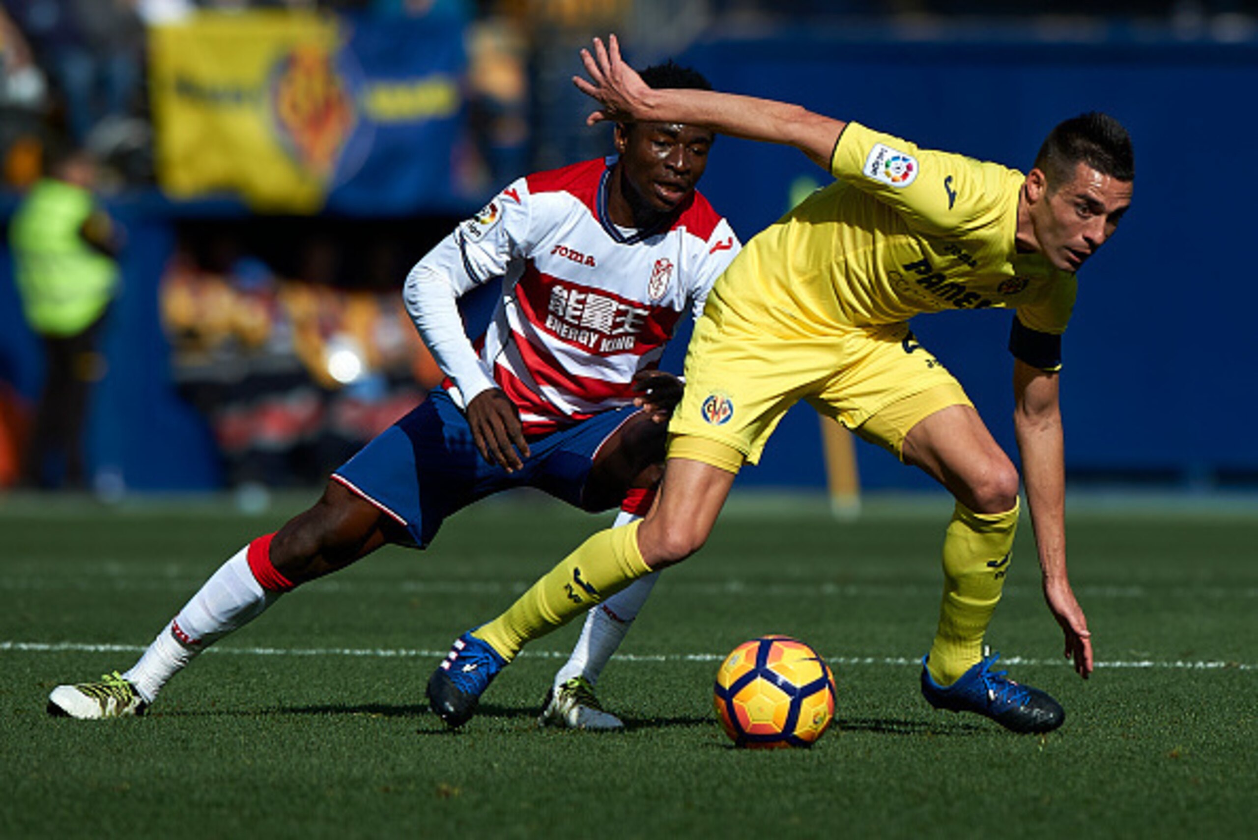 VILLARREAL, SPAIN - JANUARY 28:  Bruno Soriano (R) of Villarreal competes for the ball with Martin Hongla of Granada during the La Liga match between Villarreal CF and Granada CF at Estadio de la Ceramica  on January 28, 2017 in Villarreal, Spain.  (Photo