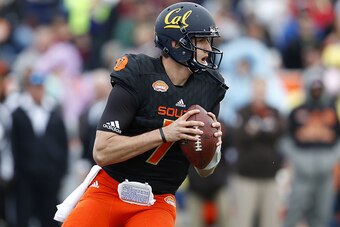 MOBILE, AL - JANUARY 28: Davis Webb #7 of the South team throws the ball during the first half of the Reese's Senior Bowl against the North team at the Ladd-Peebles Stadium on January 28, 2017 in Mobile, Alabama.  (Photo by Jonathan Bachman/Getty Images)