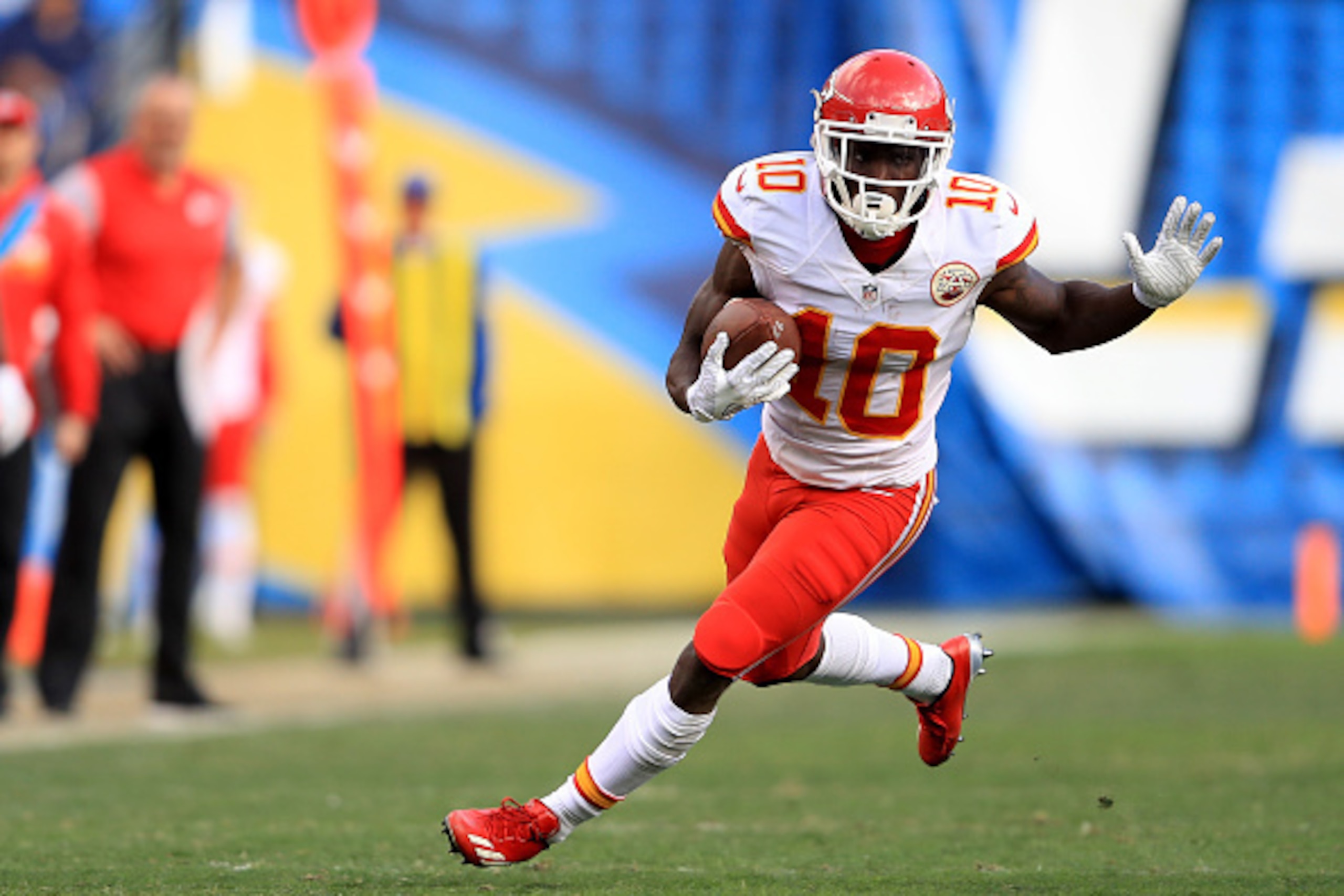 SAN DIEGO, CA - JANUARY 01:  Tyreek Hill #10 of the Kansas City Chiefs runs against the San Diego Chargers  during the second half of a game at Qualcomm Stadium on January 1, 2017 in San Diego, California.  (Photo by Sean M. Haffey/Getty Images)