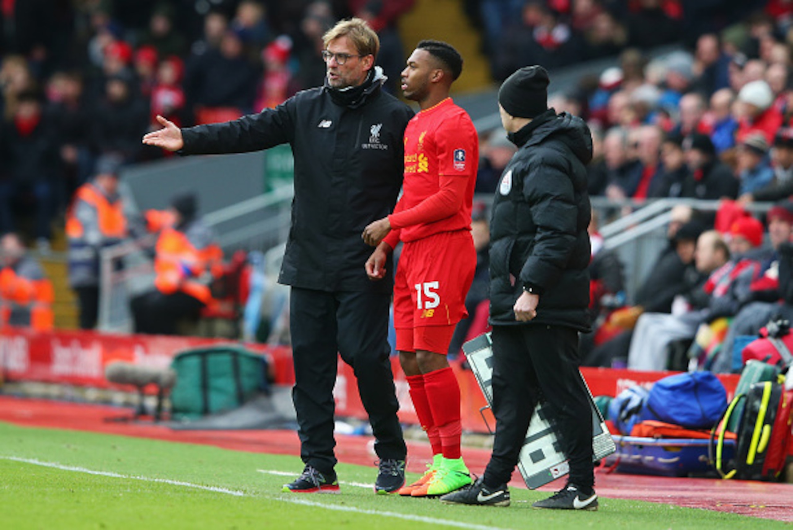 LIVERPOOL, ENGLAND - JANUARY 28:  Jurgen Klopp, Manager of Liverpool gives instruction to Daniel Sturridge prior to bring him in during the Emirates FA Cup Fourth Round match between Liverpool and Wolverhampton Wanderers at Anfield on January 28, 2017 in 
