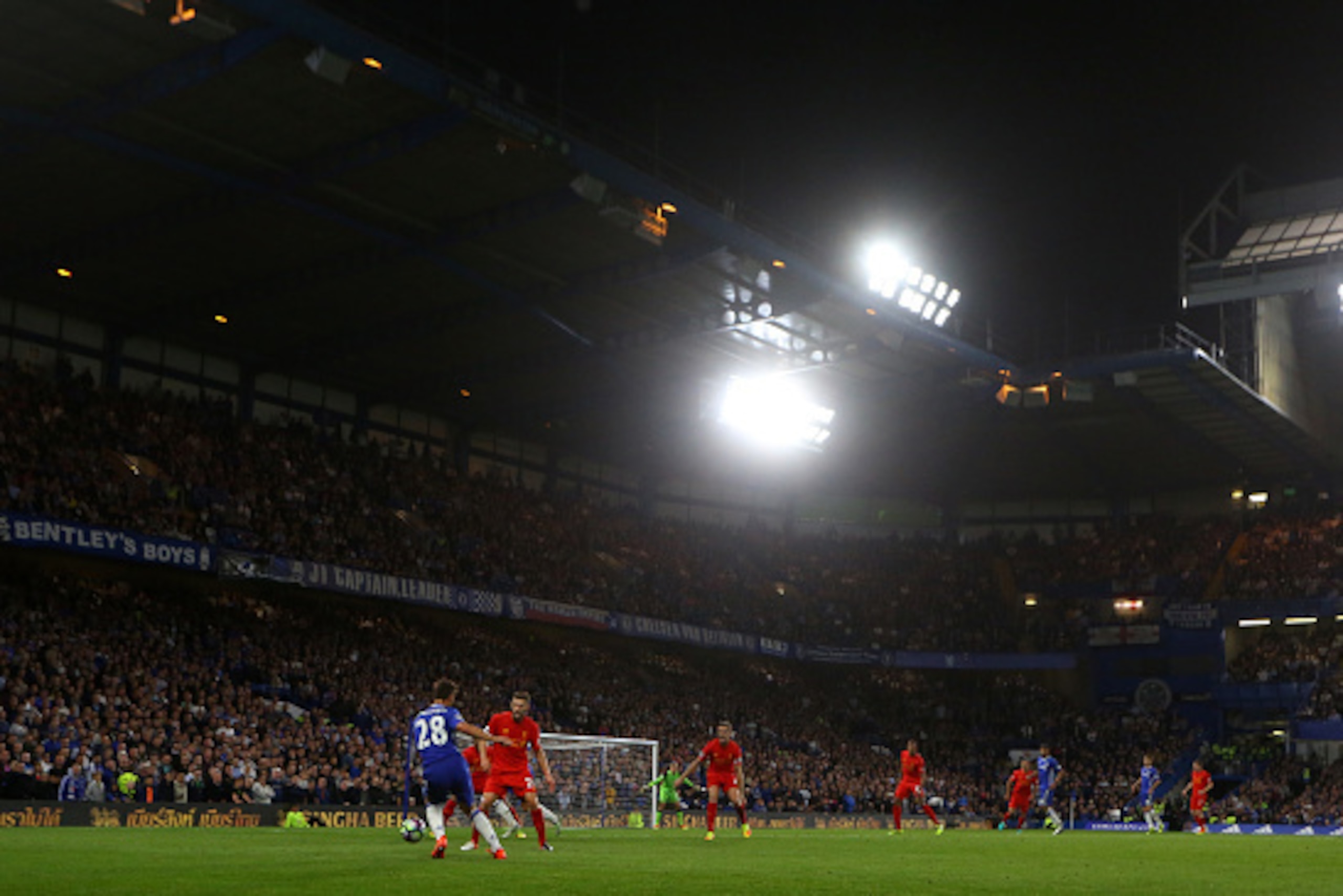 LONDON, ENGLAND - SEPTEMBER 16: General view of the match during the Premier League match between Chelsea and Liverpool at Stamford Bridge on September 16, 2016 in London, England. (Photo by Catherine Ivill - AMA/Getty Images)