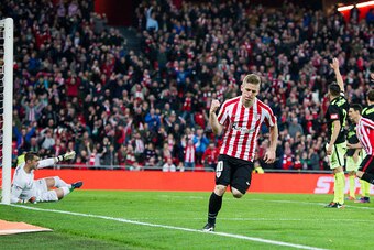 BILBAO, SPAIN - JANUARY 29:  Iker Muniain of Athletic Club celebrates after scoring goal during the La Liga match between Athletic Club Bilbao and Real Sporting de Gijon at San Mames Stadium on January 29, 2017 in Bilbao, Spain.  (Photo by Juan Manuel Ser