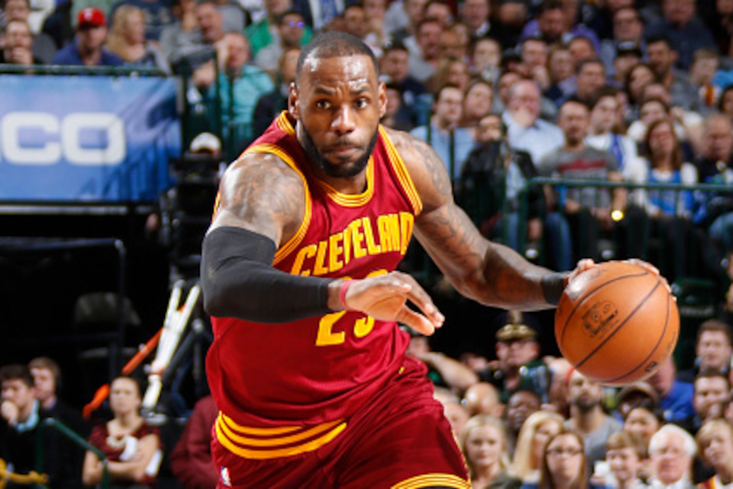 DALLAS, TX - JANUARY 30: LeBron James #23 of the Cleveland Cavaliers handles the ball against the Dallas Mavericks on January 30, 2017 at the American Airlines Center in Dallas, Texas. NOTE TO USER: User expressly acknowledges and agrees that, by download