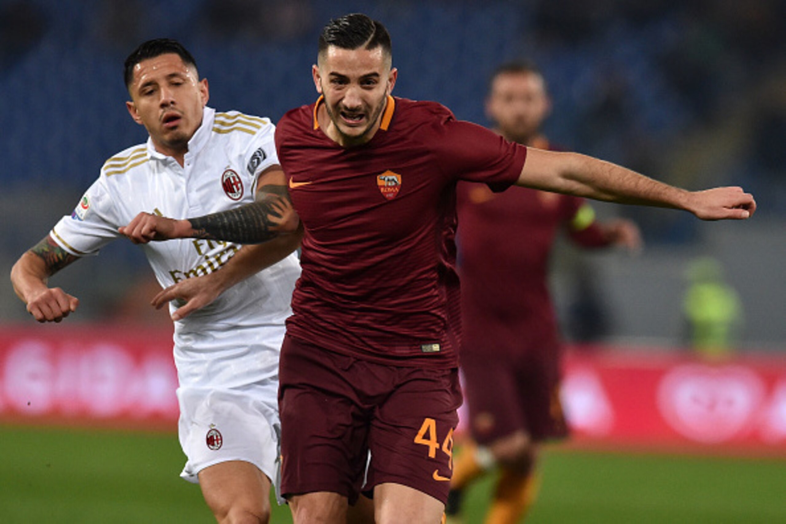 ROME, ITALY - DECEMBER 12:  Gianluca Lapadula of AC Milan and Kostas Manolas of AS Roma in action during the Serie A match between AS Roma and AC Milan at Stadio Olimpico on December 12, 2016 in Rome, Italy.  (Photo by Giuseppe Bellini/Getty Images)