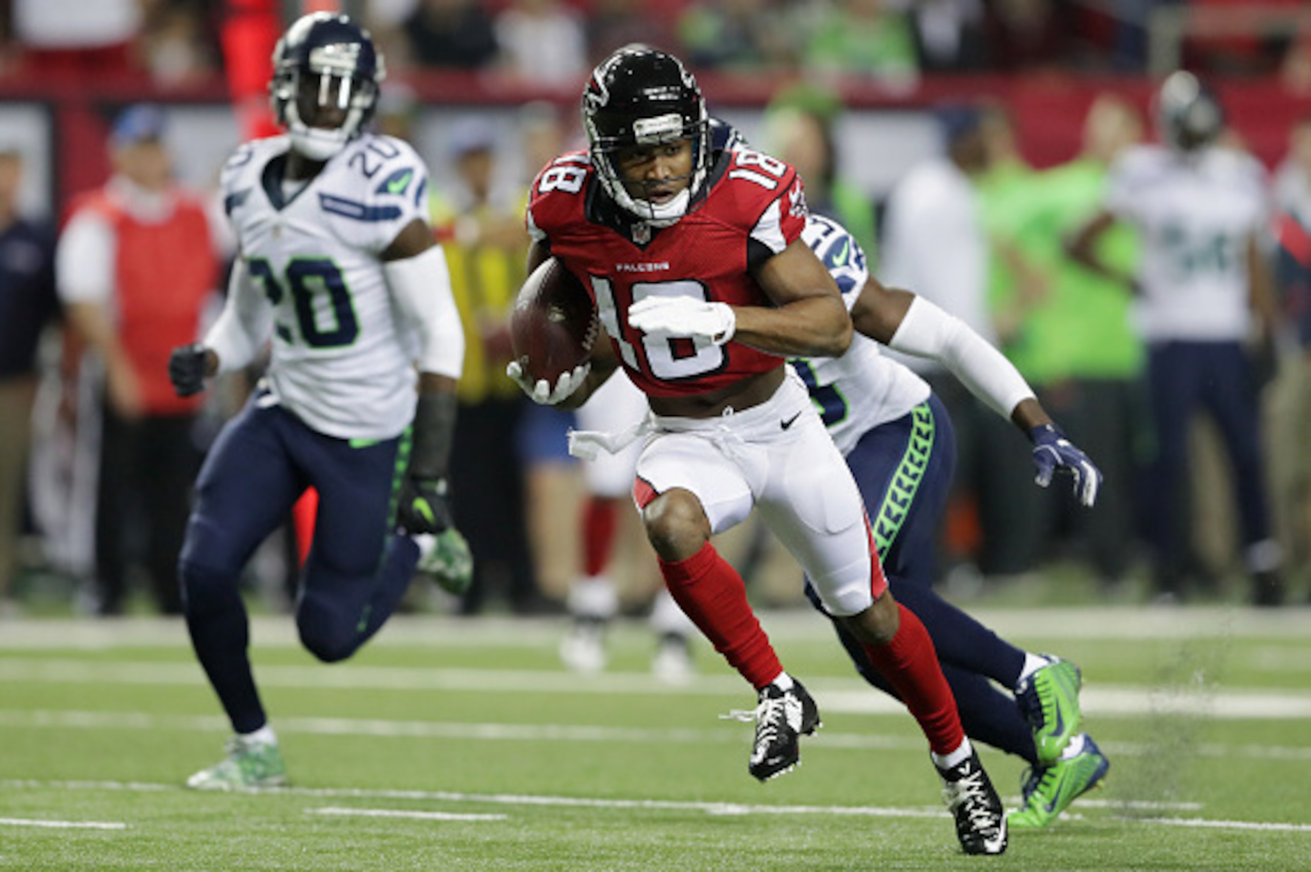 ATLANTA, GA - JANUARY 14:   Taylor Gabriel #18 of the Atlanta Falcons runs the ball against the Seattle Seahawks at the Georgia Dome on January 14, 2017 in Atlanta, Georgia.  (Photo by Streeter Lecka/Getty Images)