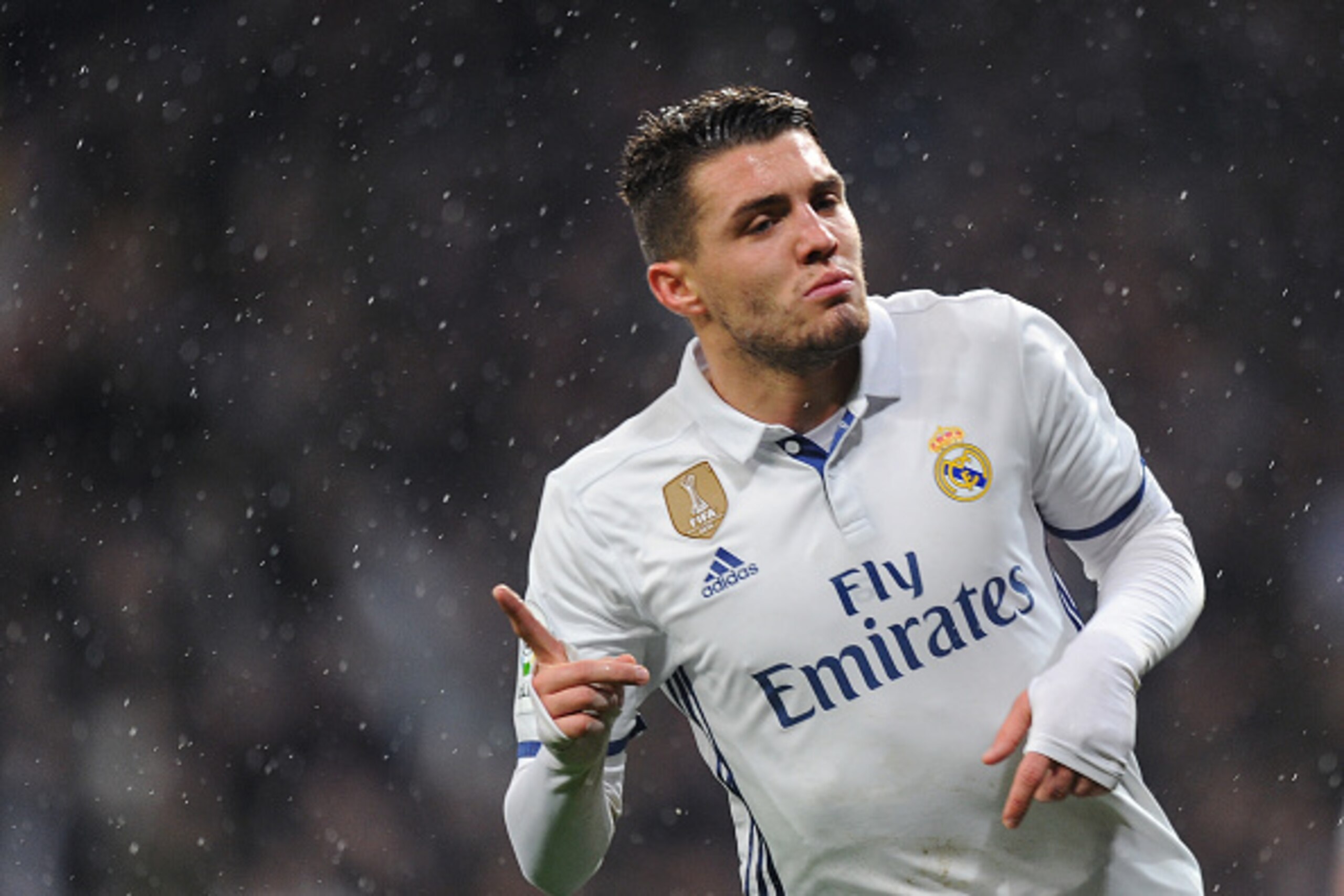 MADRID, SPAIN - JANUARY 29:  Mateo Kovacic of Real Madrid celebrates after scoring Real's 1st during the La Liga match between Real Madrid CF and Real Sociedad de Futbol at the Bernabeu on January 29, 2017 in Madrid, Spain.  (Photo by Denis Doyle/Getty Im