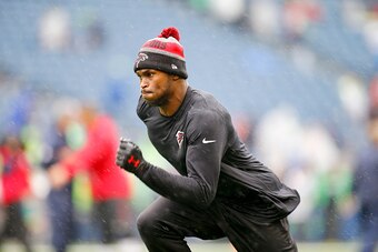 SEATTLE, WA - OCTOBER 16:  Wide receiver Julio Jones #11 of the Atlanta Falcons warms up before facing the Seattle Seahawks at CenturyLink Field on October 16, 2016 in Seattle, Washington.  (Photo by Jonathan Ferrey/Getty Images)