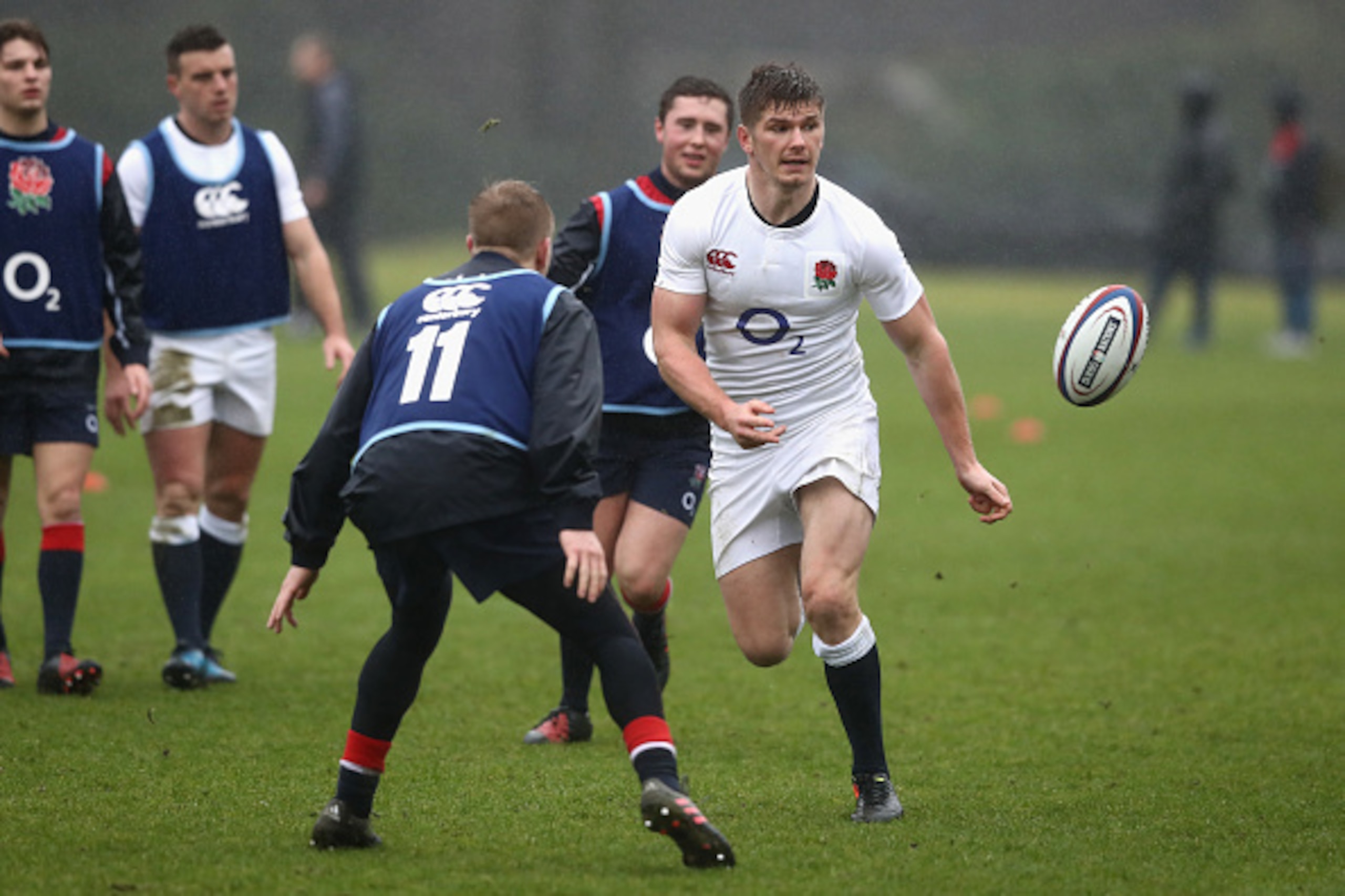 BAGSHOT, ENGLAND - FEBRUARY 02:  Owen Farrell off loads the ball during the England training session held at Pennyhill Park on February 2, 2017 in Bagshot, England.  (Photo by David Rogers/Getty Images)