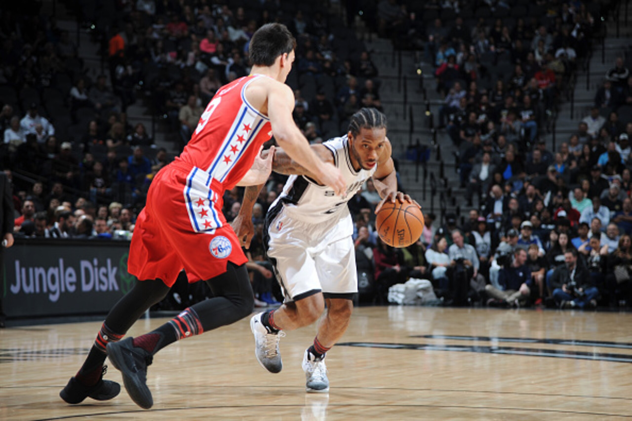 SAN ANTONIO, TX - FEBRUARY 2:  Kawhi Leonard #2 of the San Antonio Spurs drives to the basket against the Philadelphia 76ers during the game on February 2, 2017 at the AT&T Center in San Antonio, Texas. NOTE TO USER: User expressly acknowledges and agrees