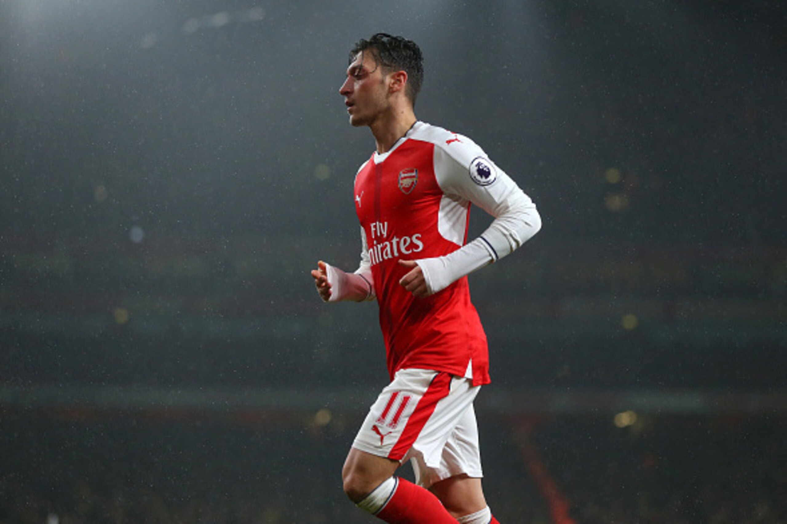 LONDON, ENGLAND - JANUARY 31: Mesut Ozil of Arsenal during the Premier League match between Arsenal and Watford at Emirates Stadium on January 31, 2017 in London, England. (Photo by Catherine Ivill - AMA/Getty Images)