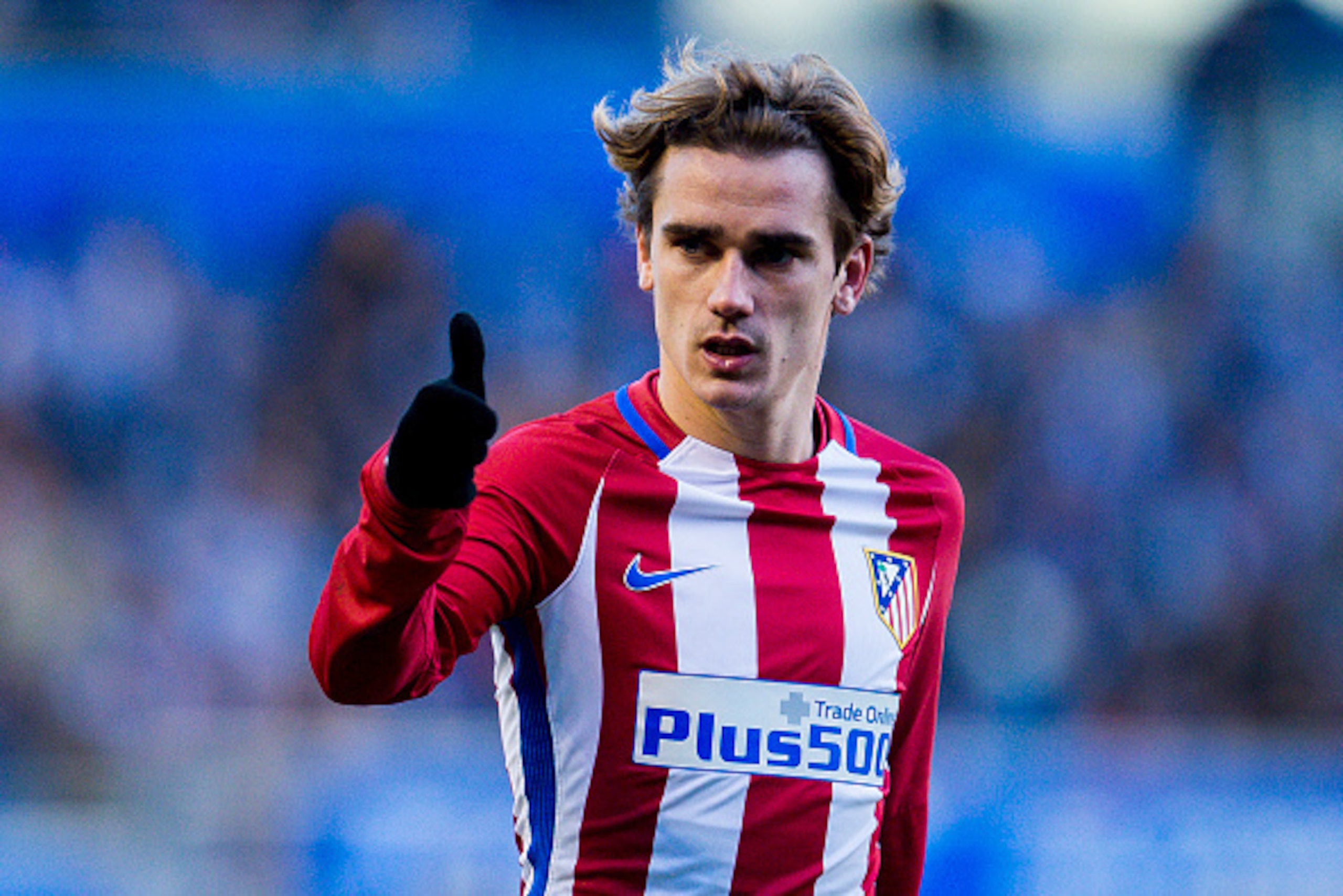 VITORIA-GASTEIZ, SPAIN - JANUARY 28:  Antoine Griezmann of Atletico Madrid reacts during the La Liga match between Deportivo Alaves and Atletico Madrid at Mendizorroza stadium on January 28, 2017 in Vitoria-Gasteiz, Spain.  (Photo by Juan Manuel Serrano A