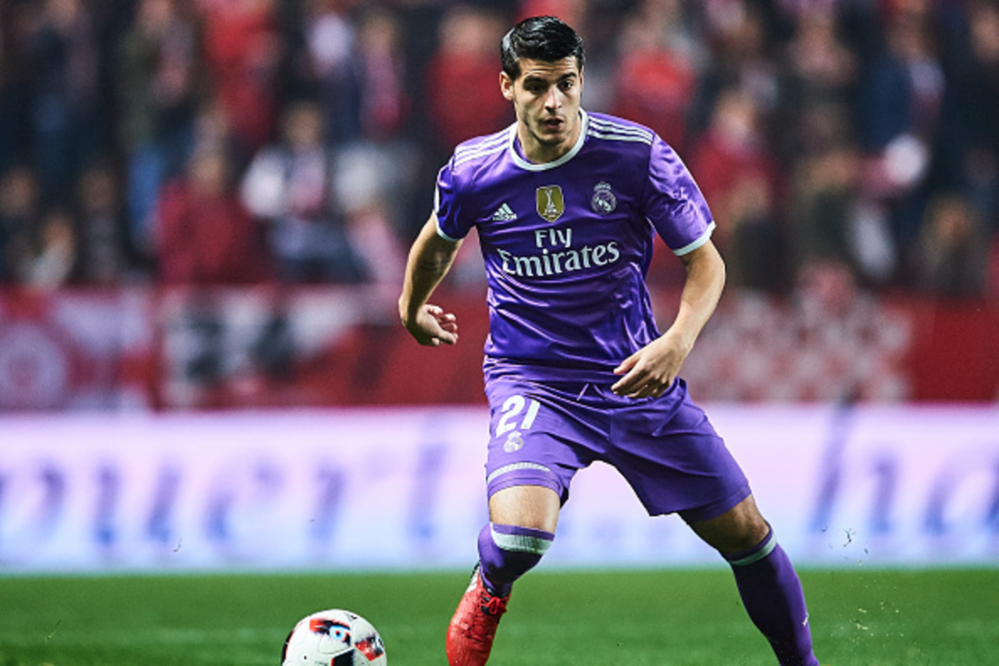 SEVILLE, SPAIN - JANUARY 12:  Alvaro Morata of Real Madrid CF in action during the Copa del Rey Round of 16 Second Leg match between Sevilla FC vs Real Madrid CF at Ramon Sanchez Pizjuan stadium on January 12, 2017 in Seville, Spain.  (Photo by Aitor Alca