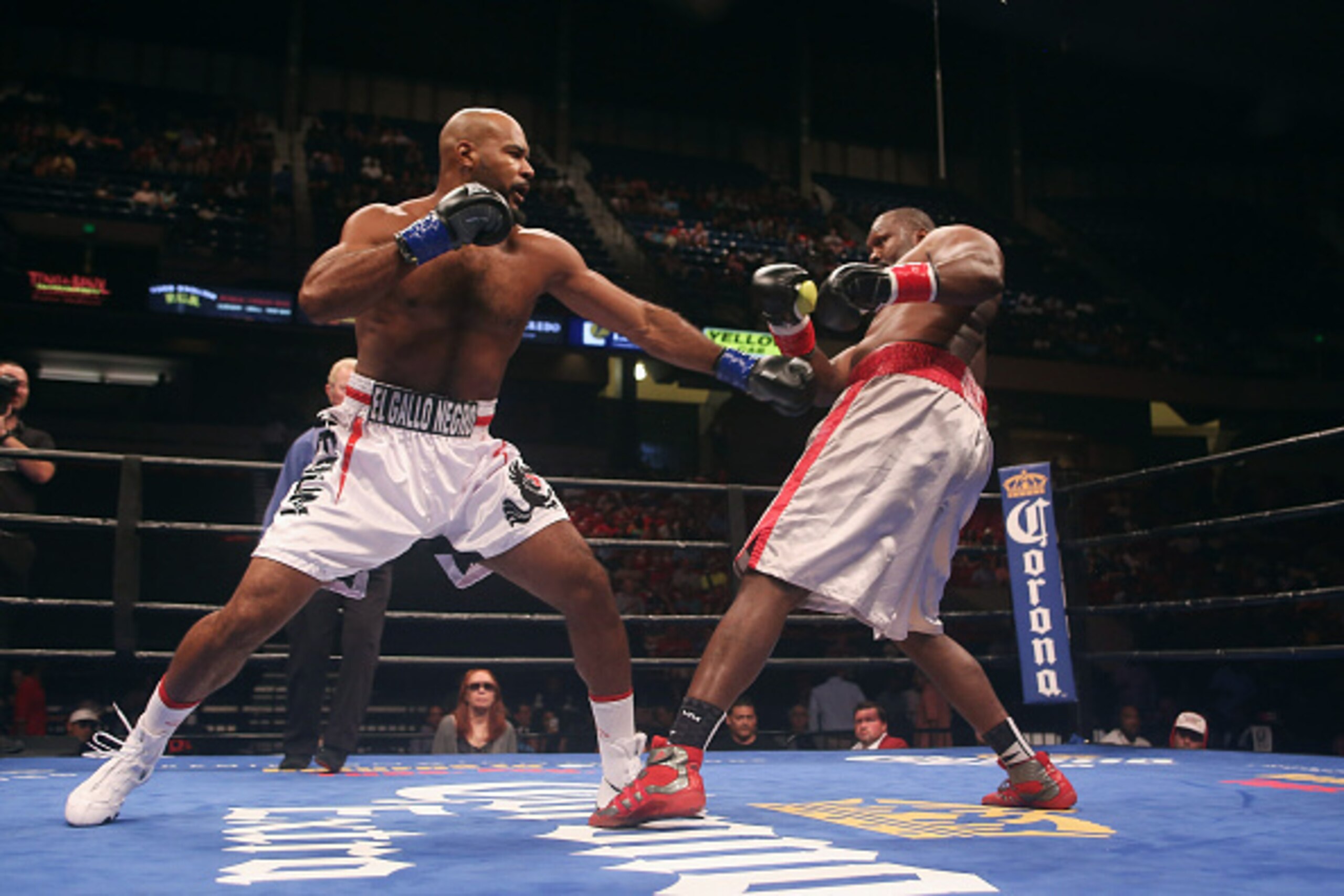 BIRMINGHAM, AL - JULY 16:  Gerald Washington (L) fights Ray Austin (R) in a heavyweight bout at Legacy Arena at the BJCC on July 16, 2016 in Birmingham, Alabama.  (Photo by David A. Smith/Getty Images)