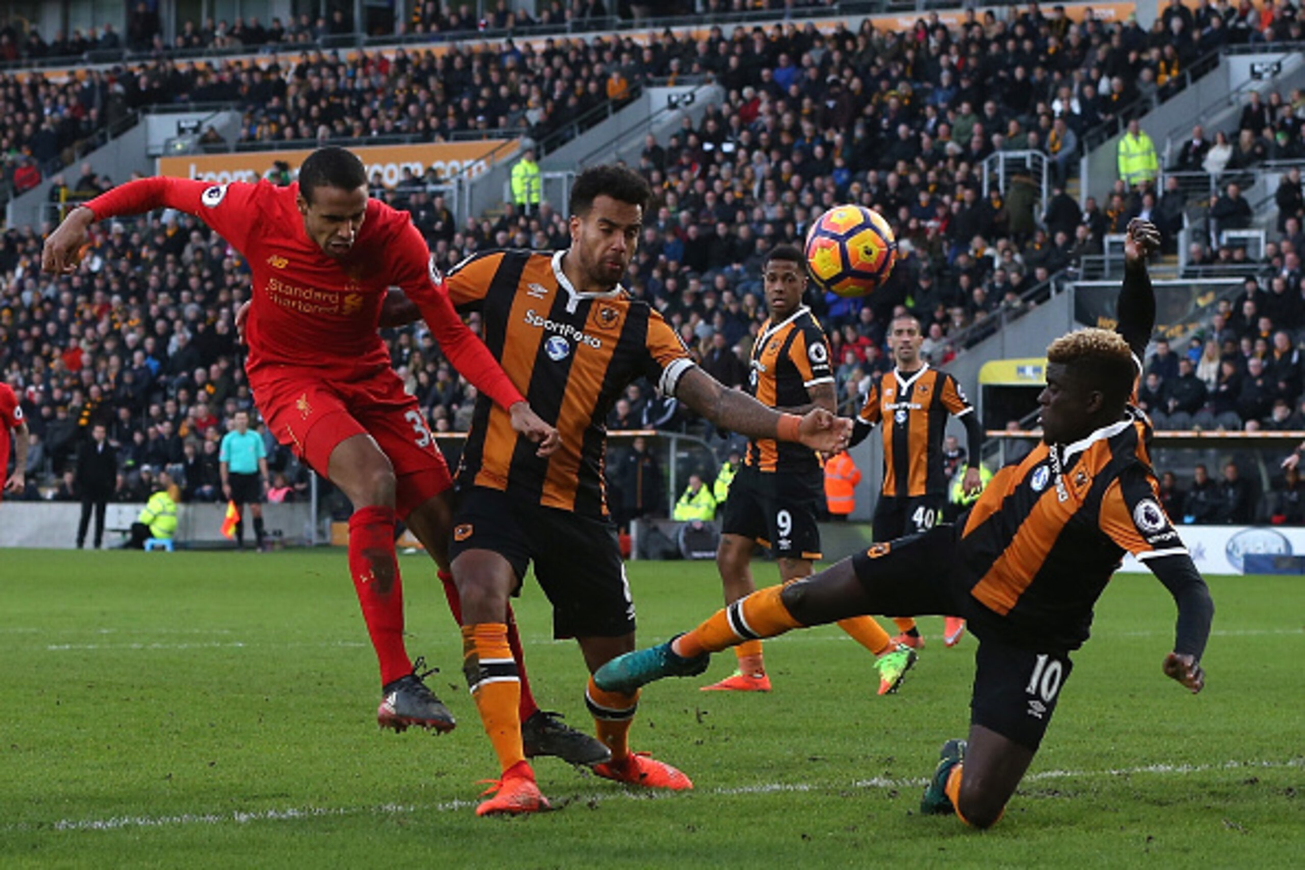 HULL, ENGLAND - FEBRUARY 04: Joel Matip of Liverpool (L) has his shot blocked by Alfred N'Diaye of Hull City (R) during the Premier League match between Hull City and Liverpool at KCOM Stadium on February 4, 2017 in Hull, England.  (Photo by Nigel Roddis/