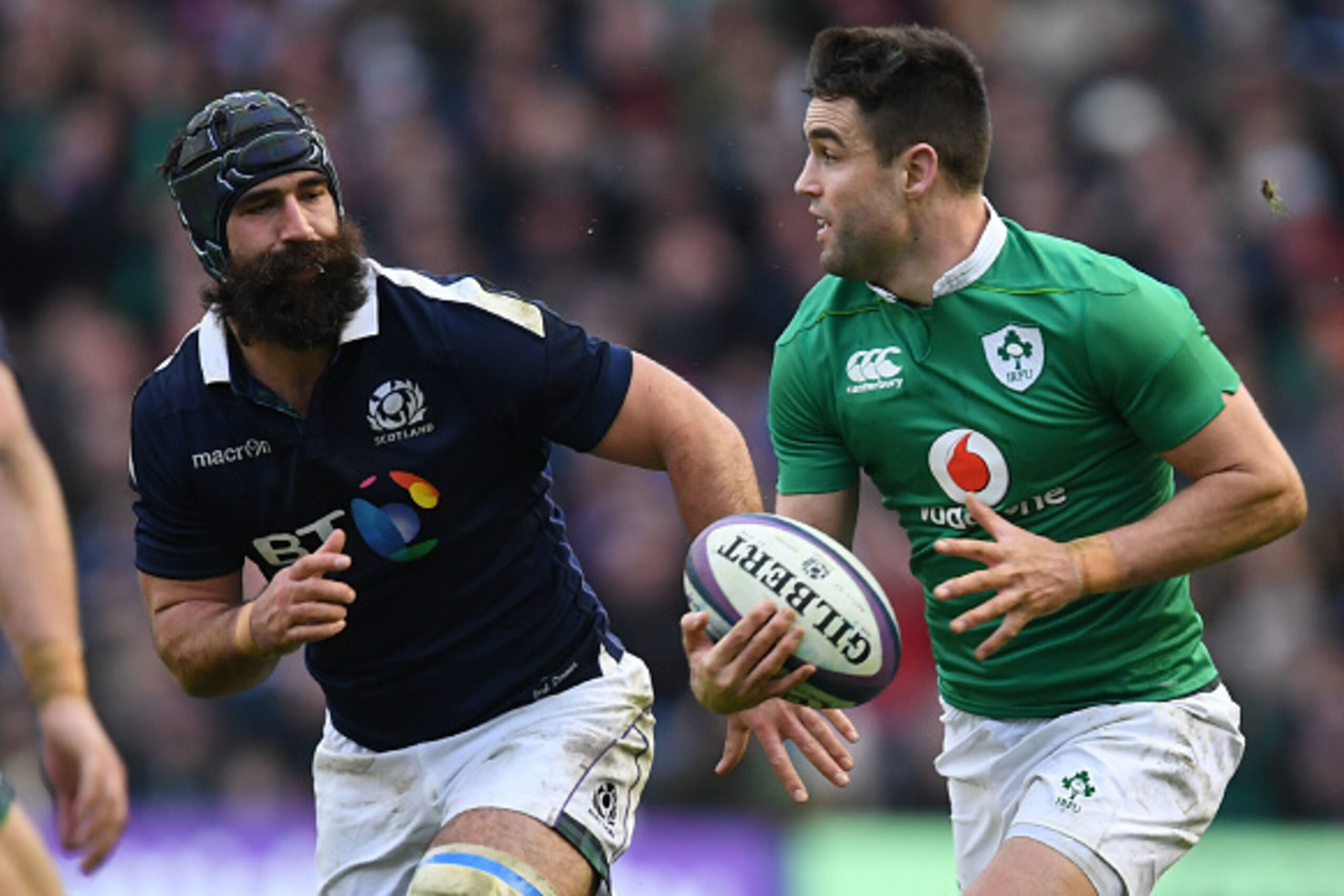 Ireland's scrum-half Conor Murray (R) makes a break during the Six Nations international rugby union match between Scotland and Ireland at Murrayfield in Edinburgh, Scotland on Febuary 4, 2017. / AFP / Paul ELLIS (Photo credit should read PAUL EL Ireland's scrum-half Conor Murray (R) makes a break during the Six Nations international rugby union match between Scotland and Ireland at Murrayfield in Edinburgh, Scotland on Febuary 4, 2017. / AFP / Paul ELLIS (Photo credit should read PAUL EL