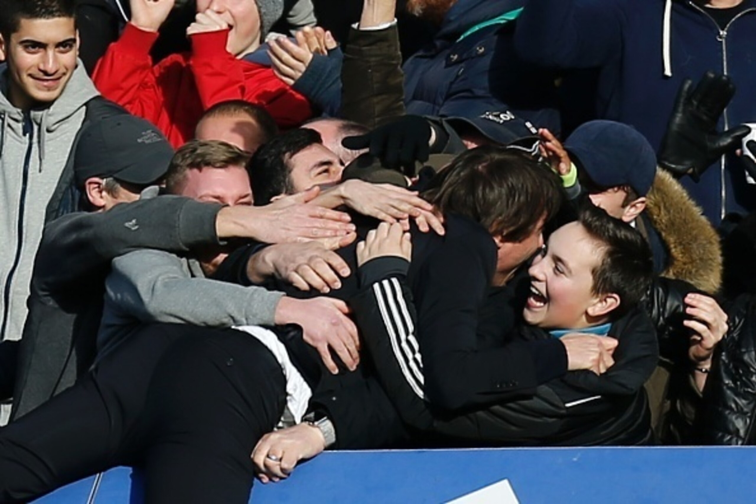 Chelsea's Italian head coach Antonio Conte celebrates with the crowd after Chelsea's Belgian midfielder Eden Hazard scored their second goal during the English Premier League football match between Chelsea and Arsenal at Stamford Bridge in London on Febru