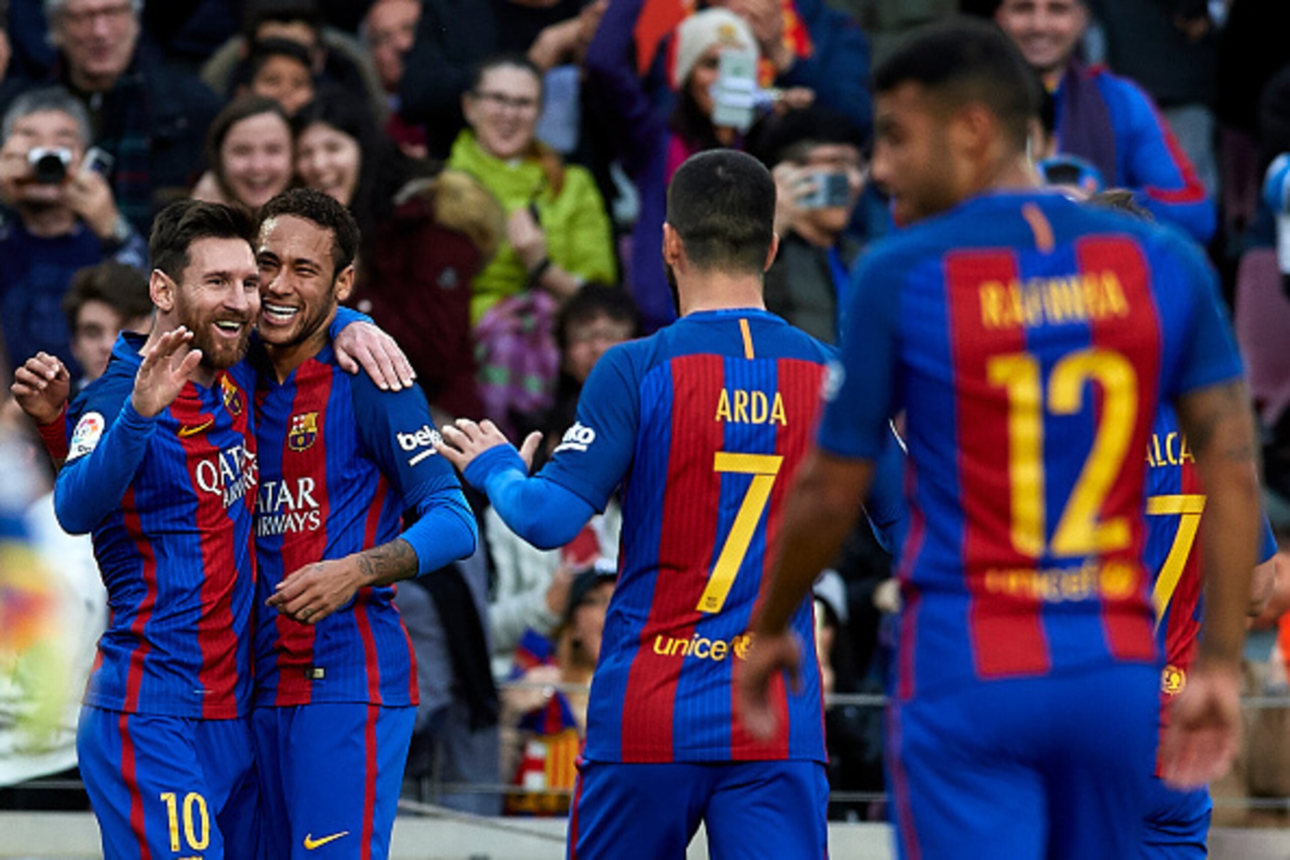BARCELONA, SPAIN - FEBRUARY 04:  Lionel Messi (L) of Barcelona celebrates scoring his team's second goal with his teammate Neymar JR during the La Liga match between FC Barcelona and Athletic Club at Camp Nou Stadium on February 4, 2017 in Barcelona, Spai