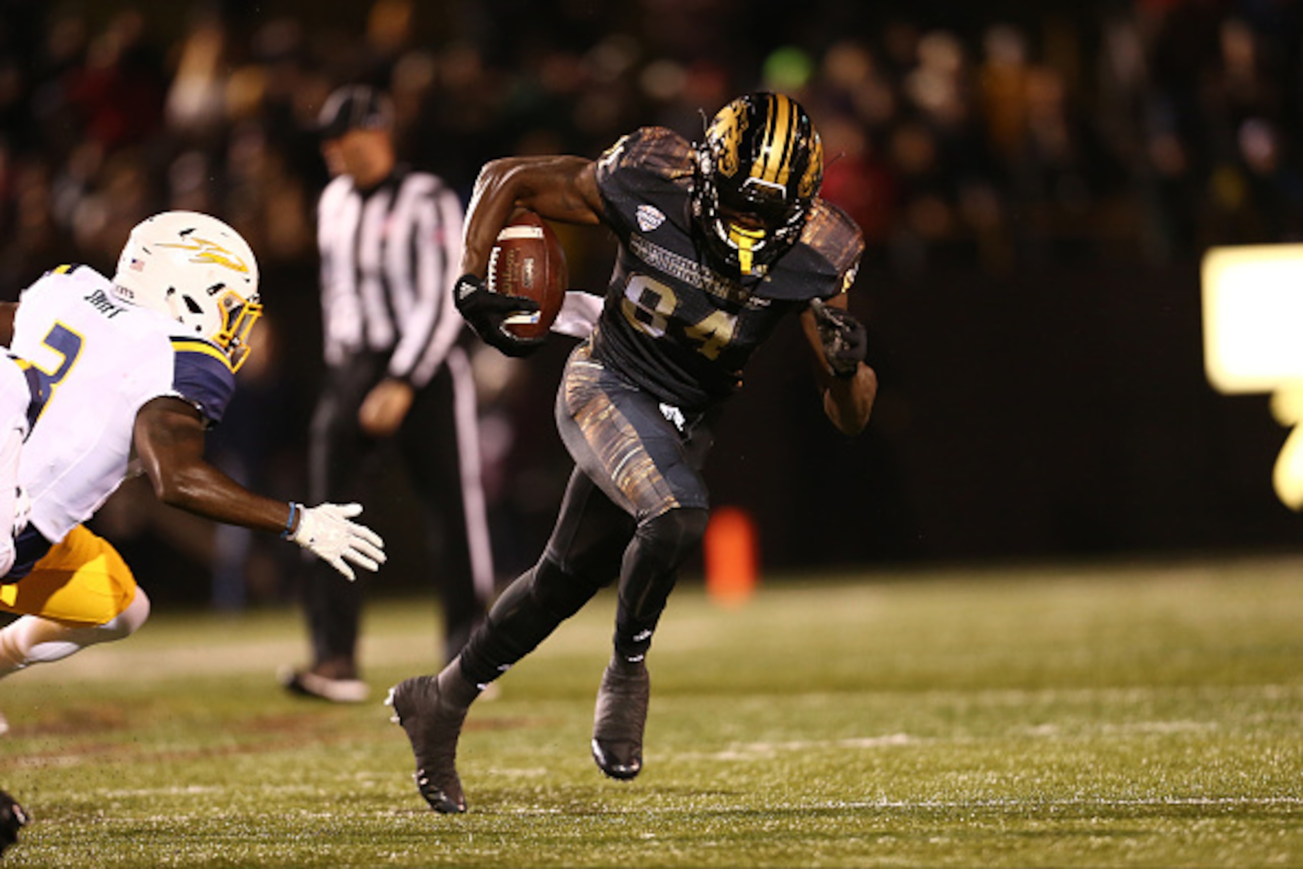 KALAMAZOO, MI - NOVEMBER 25: Corey Davis #84 of the Western Michigan Broncos runs the ball after a catch against the Toledo Rockets at Waldo Stadium on November 25, 2016 in Kalamazoo, Michigan. (Photo by Rey Del Rio/Getty Images) KALAMAZOO, MI - NOVEMBER 25: Corey Davis #84 of the Western Michigan Broncos runs the ball after a catch against the Toledo Rockets at Waldo Stadium on November 25, 2016 in Kalamazoo, Michigan. (Photo by Rey Del Rio/Getty Images)