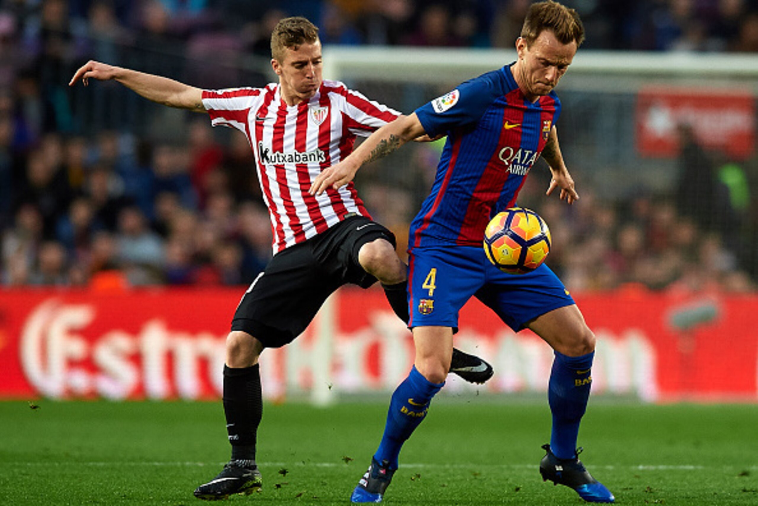 BARCELONA, SPAIN - FEBRUARY 04:  Ivan Rakitic (R) of Barcelona is tackled by Iker Muniain of Athletic Club during the La Liga match between FC Barcelona and Athletic Club at Camp Nou Stadium on February 4, 2017 in Barcelona, Spain.  (Photo by Manuel Queim