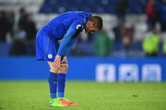 LEICESTER, ENGLAND - FEBRUARY 05:  Jamie Vardy of Leicester City looks dejected in defeat after the Premier League match between Leicester City and Manchester United at The King Power Stadium on February 5, 2017 in Leicester, England.  (Photo by Laurence 