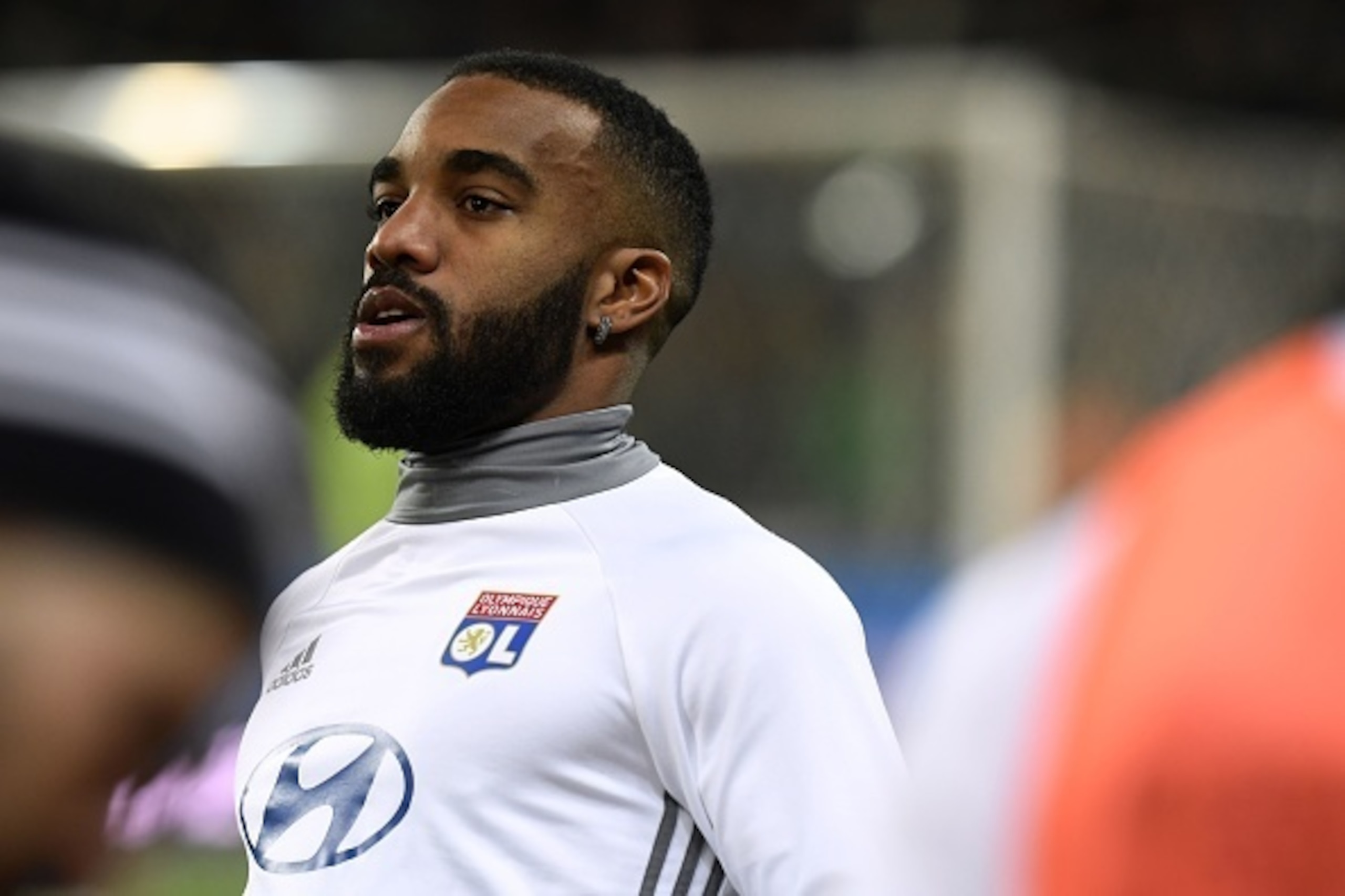Lyon's French forward Alexandre Lacazette warms up before the French L1 football match between AS Saint-Etienne and Olympique Lyonnais on February 5, 2017, at Geoffroy Guichard Stadium in Saint-Etienne. / AFP / PHILIPPE DESMAZES        (Photo credit shoul