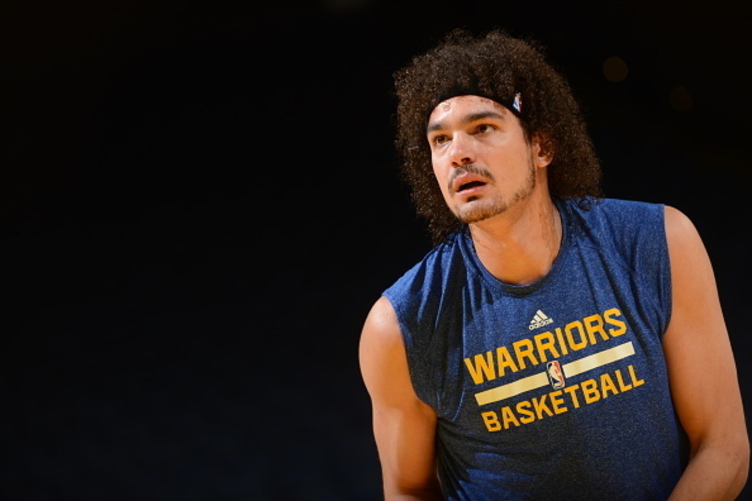 OAKLAND, CA - DECEMBER 17:  Anderson Varejao #18 of the Golden State Warriors warms up before the game against the Portland Trail Blazers on December 17, 2016 at ORACLE Arena in Oakland, California. NOTE TO USER: User expressly acknowledges and agrees tha