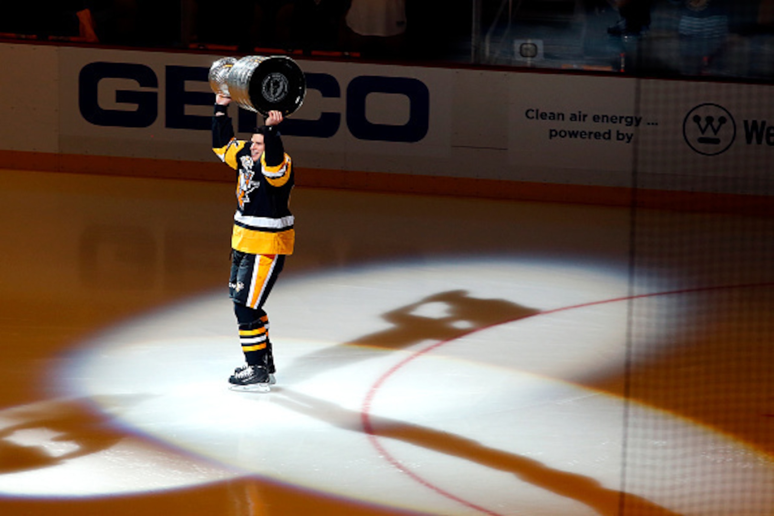 PITTSBURGH, PA - OCTOBER 13:  Sidney Crosby #87 of the Pittsburgh Penguins skates with the Stanley Cup before the game against Washington Capitals at PPG Paints Arena on October 13, 2016 in Pittsburgh, Pennsylvania.  (Photo by Justin K. Aller/Getty Images
