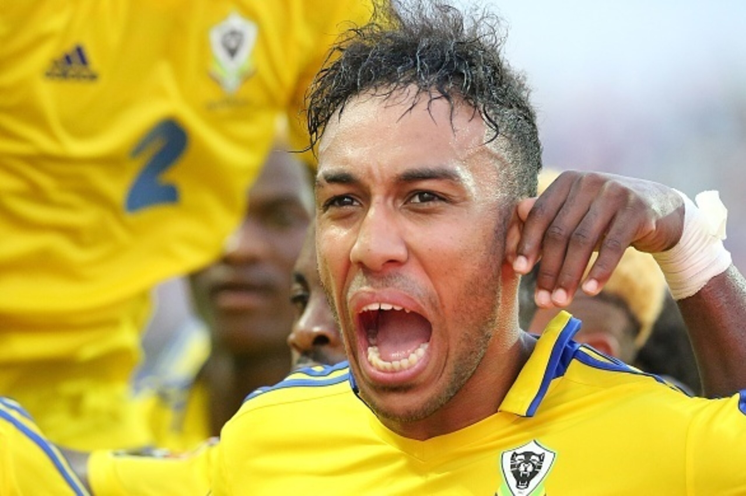 Gabon's forward Pierre-Emerick Aubameyang celebrates after scoring a goal during the 2017 Africa Cup of Nations group A football match between Gabon and Guinea-Bissau at the Stade de l'Amitie Sino-Gabonaise in Libreville on January 14, 2017. / AFP / Steve