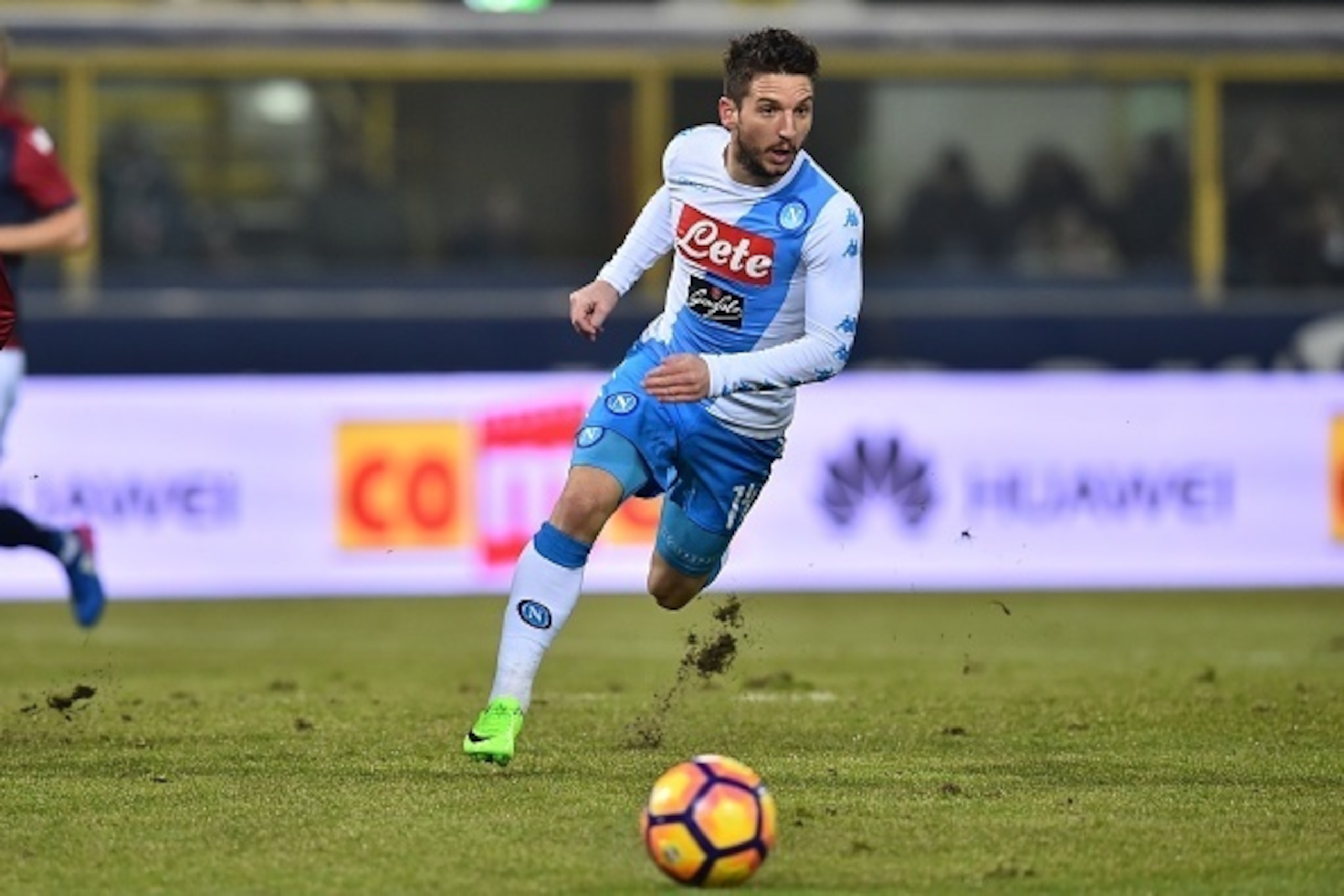Napoli's forward from Belgium Dries Mertens controls the ball during the Italian Serie A football match Bologna vs Napoli at 'Renato Dall'Ara Stadium' in Bologna on February 4, 2017.  / AFP / GIUSEPPE CACACE        (Photo credit should read GIUSEPPE CACAC
