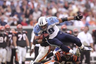 18 Nov 2001 : Frank Wycheck #89 of the Tennessee Titans goes airborne in an attempt to outrun the defense of the Cincinnati Bengals during the game at Paul Brown Stadium in Cincinnati, Ohio. The Titans won 20-7. DIGITAL IMAGE. Mandatory Credit : Elsa/Alls