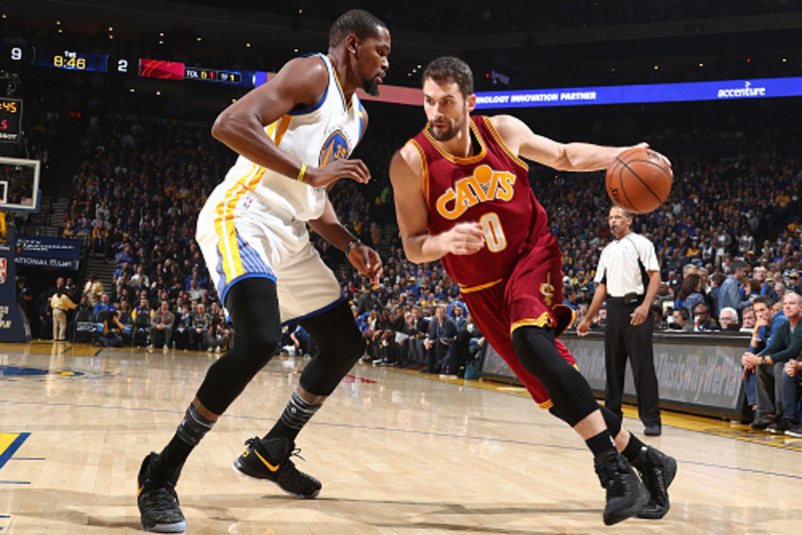 OAKLAND, CA - JANUARY 16: Kevin Love #0 of the Cleveland Cavaliers drives to the basket against the Golden State Warriors on January 16, 2017 at ORACLE Arena in Oakland, California. NOTE TO USER: User expressly acknowledges and agrees that, by downloading