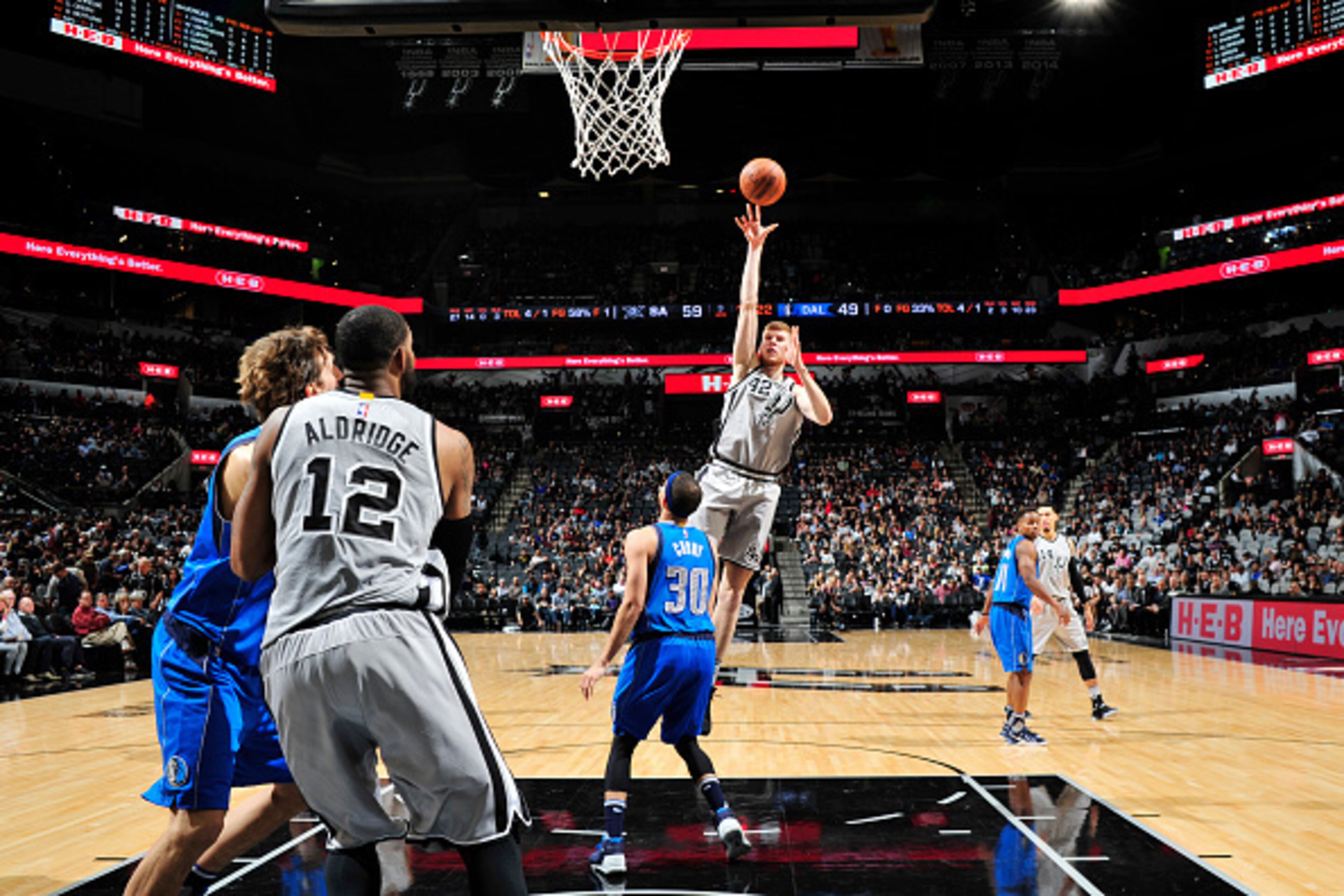 SAN ANTONIO, TX - JANUARY 29: Davis Bertans #42 of the San Antonio Spurs ;stb ;against the Dallas Mavericks on January 29, 2017 at the AT&T Center in San Antonio, Texas. NOTE TO USER: User expressly acknowledges and agrees that, by downloading and or usin
