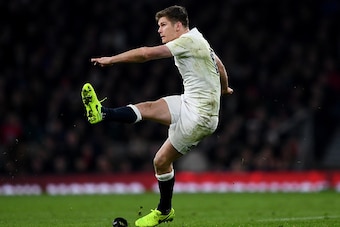 LONDON, ENGLAND - FEBRUARY 04: Owen Farrell of England kicks a penalty during the RBS Six Nations match between England and France at Twickenham Stadium on February 4, 2017 in London, England.  (Photo by Shaun Botterill/Getty Images)