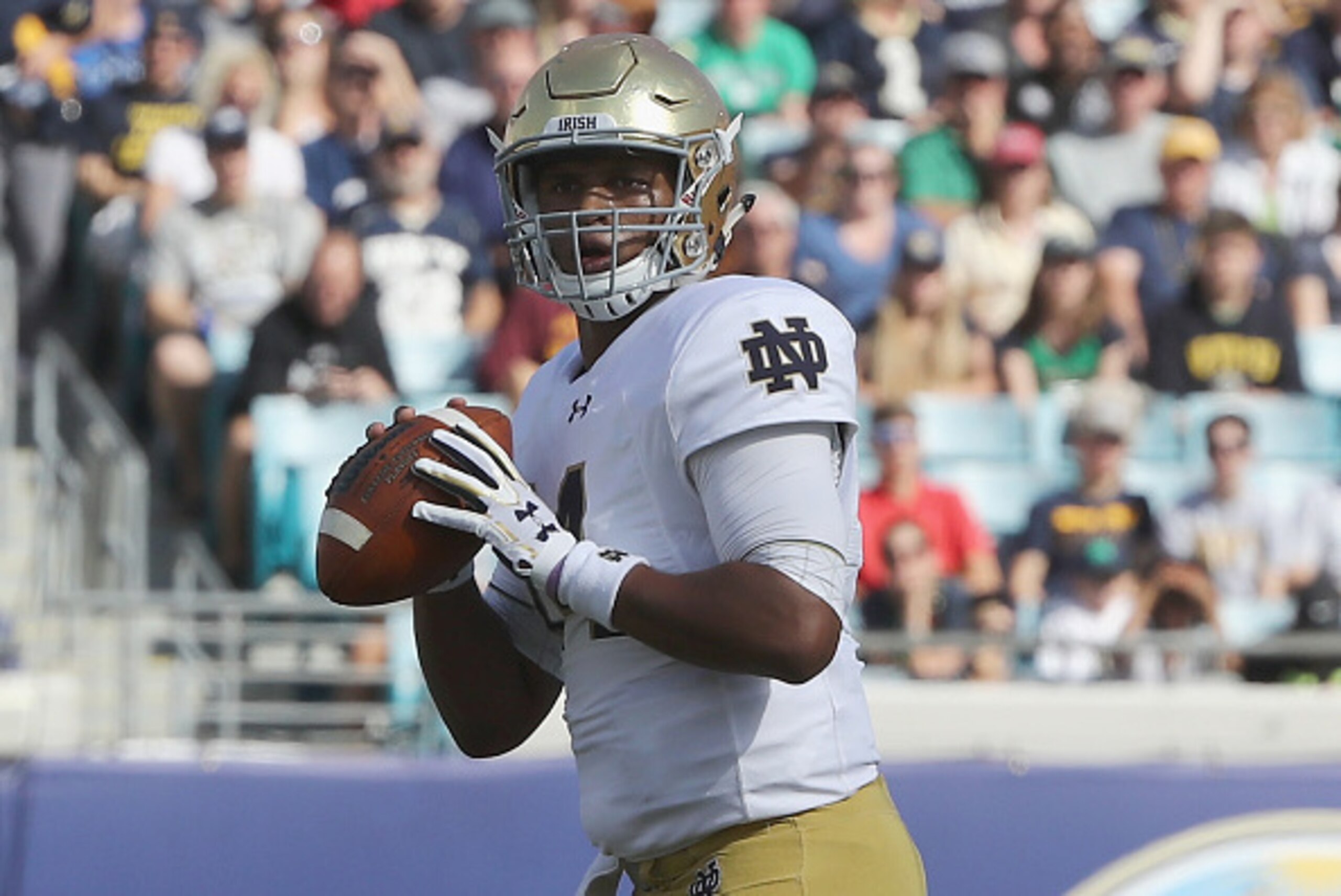 JACKSONVILLE, FL - NOVEMBER 05: DeShone Kizer #14 of the Notre Dame Fighting Irish attempts a pass during the game against the Navy Midshipmen at EverBank Field on November 5, 2016 in Jacksonville, Florida. (Photo by Sam Greenwood/Getty Images) JACKSONVILLE, FL - NOVEMBER 05: DeShone Kizer #14 of the Notre Dame Fighting Irish attempts a pass during the game against the Navy Midshipmen at EverBank Field on November 5, 2016 in Jacksonville, Florida. (Photo by Sam Greenwood/Getty Images)