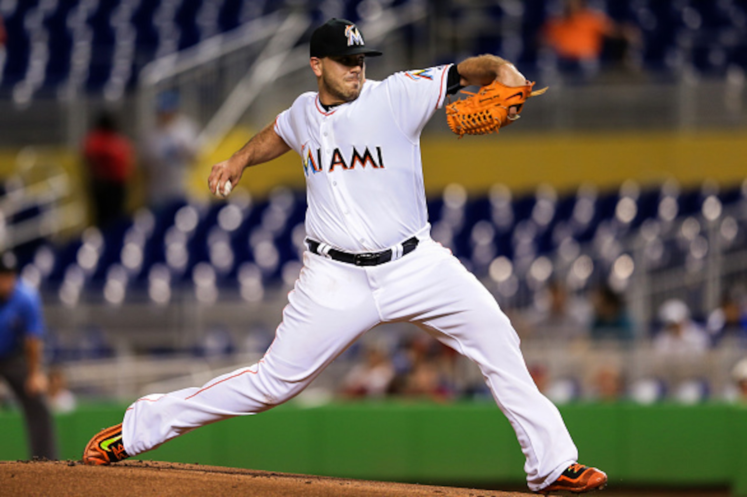 MIAMI, FL - SEPTEMBER 20: Jose Fernandez #16 of the Miami Marlins pitches during the game against the Washington Nationals at Marlins Park on September 20, 2016 in Miami, Florida. (Photo by Rob Foldy/Getty Images)