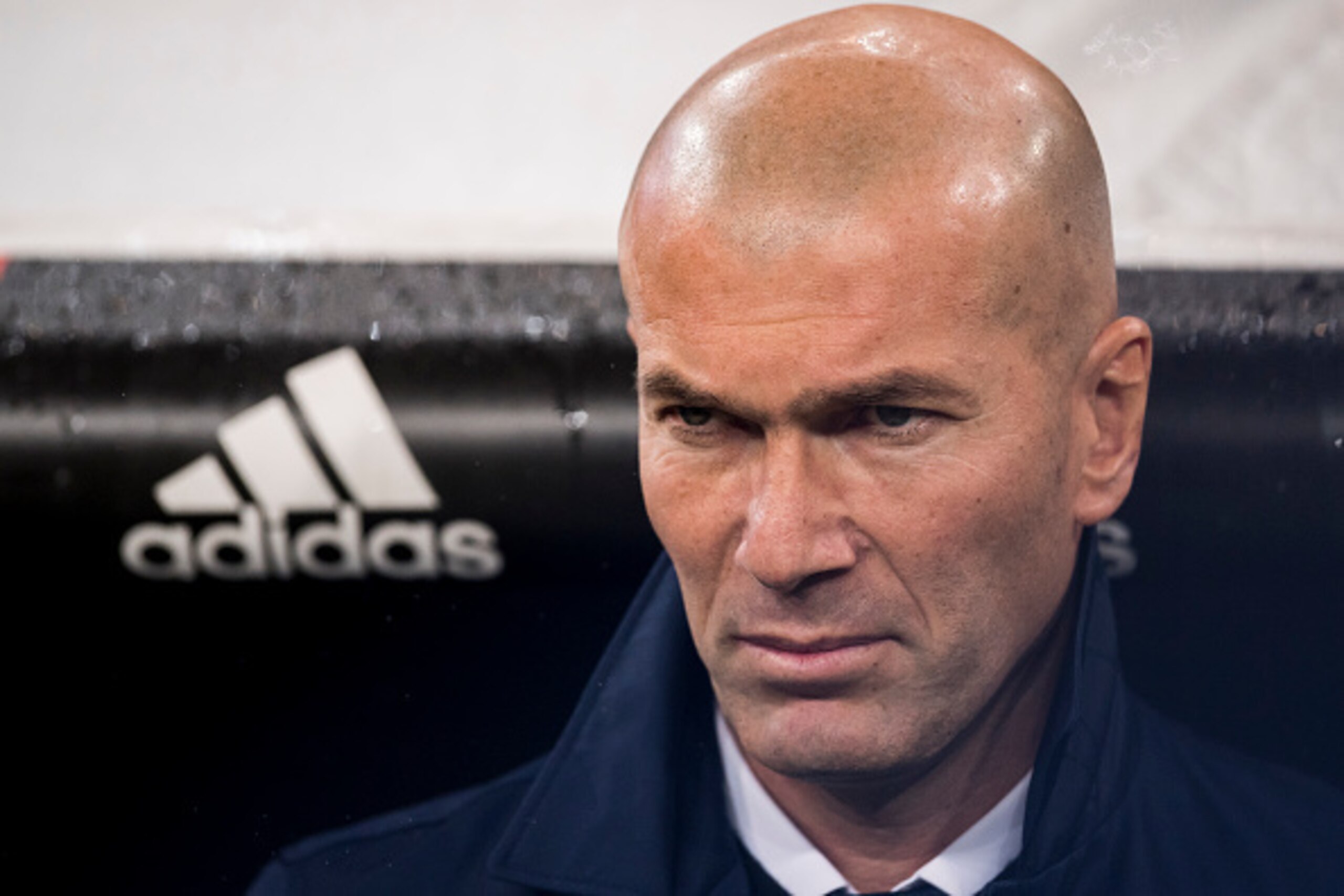 MADRID, SPAIN - JANUARY 29: Coach Zinedine Zidane of Real Madrid looks on during the La Liga match between Real Madrid and Real Sociedad at the Santiago Bernabeu Stadium on 29 January 2017 in Madrid, Spain. (Photo by Power Sport Images/Getty Images)