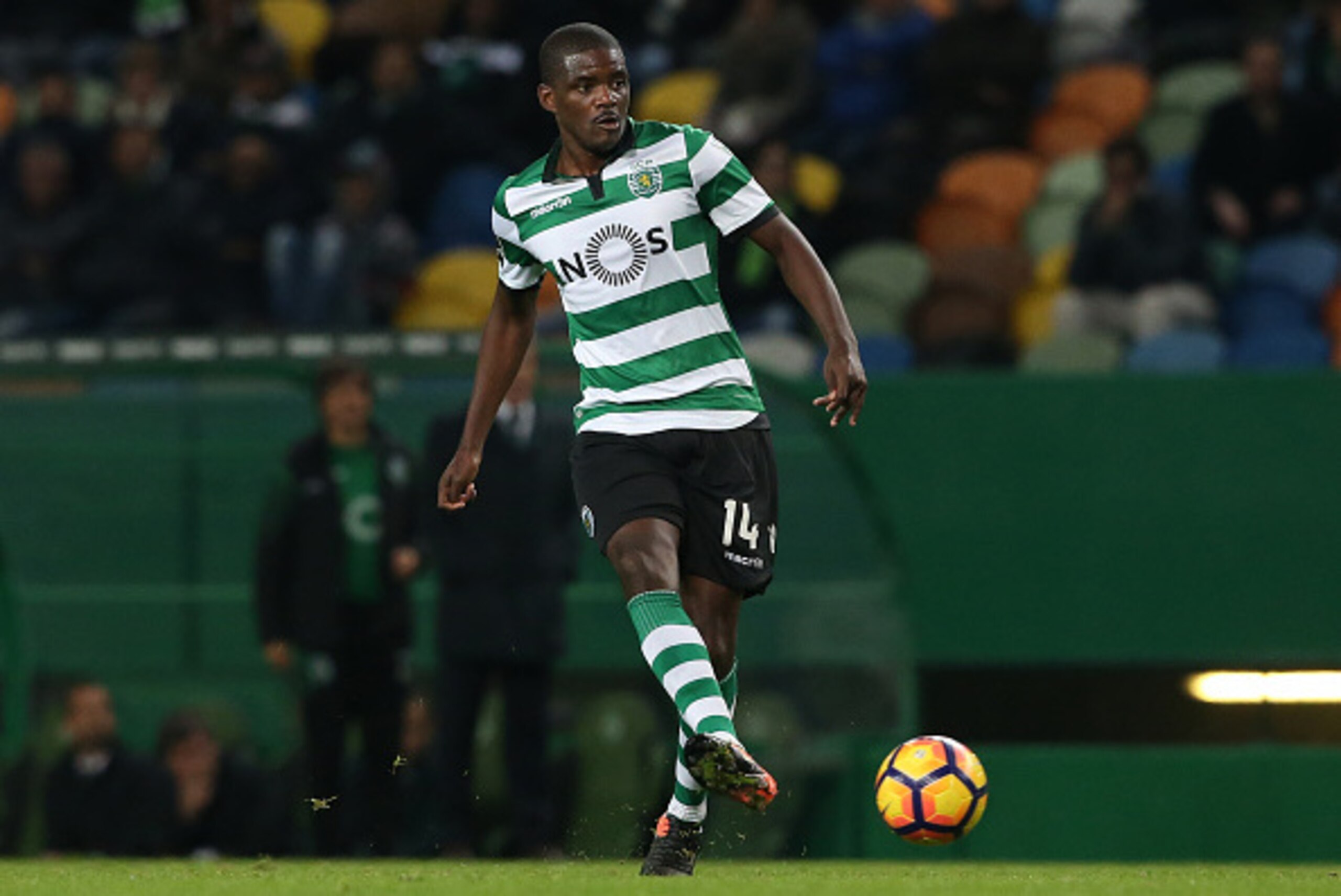 LISBON, PORTUGAL - DECEMBER 18: Sporting CP's midfielder William Carvalho in action during the Primeira Liga match between Sporting CP and SC Braga at Estadio Jose Alvalade on December 18, 2016 in Lisbon, Portugal.  (Photo by Gualter Fatia/Getty Images)