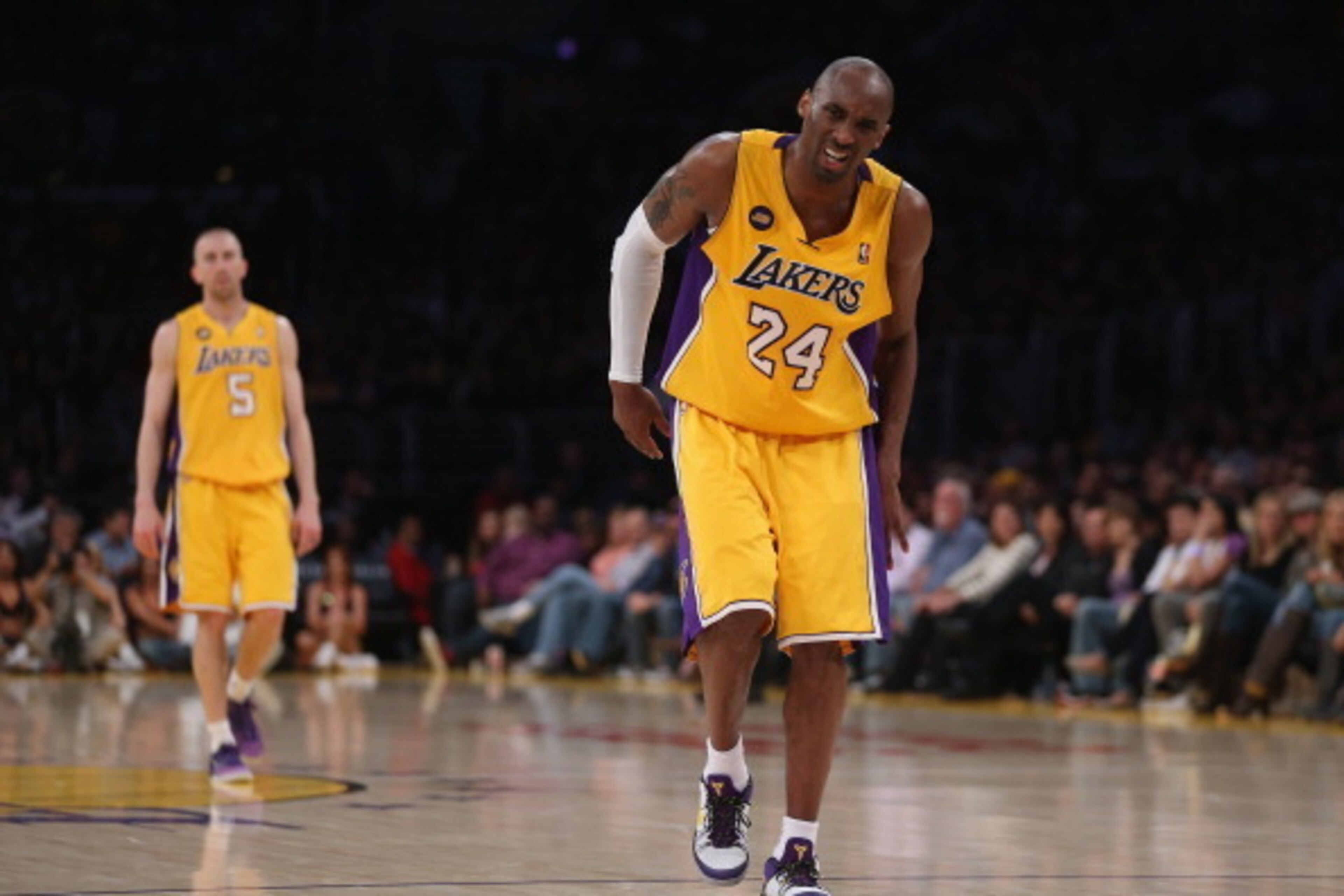 LOS ANGELES, CA - APRIL 12: Kobe Bryant #24 of the Los Angeles Lakers appears to injure himself against the Golden State Warriors in the third quarter at Staples Center on April 12, 2013 in Los Angeles, California. The Lakers defeated the Warriors 118-11 LOS ANGELES, CA - APRIL 12: Kobe Bryant #24 of the Los Angeles Lakers appears to injure himself against the Golden State Warriors in the third quarter at Staples Center on April 12, 2013 in Los Angeles, California. The Lakers defeated the Warriors 118-11