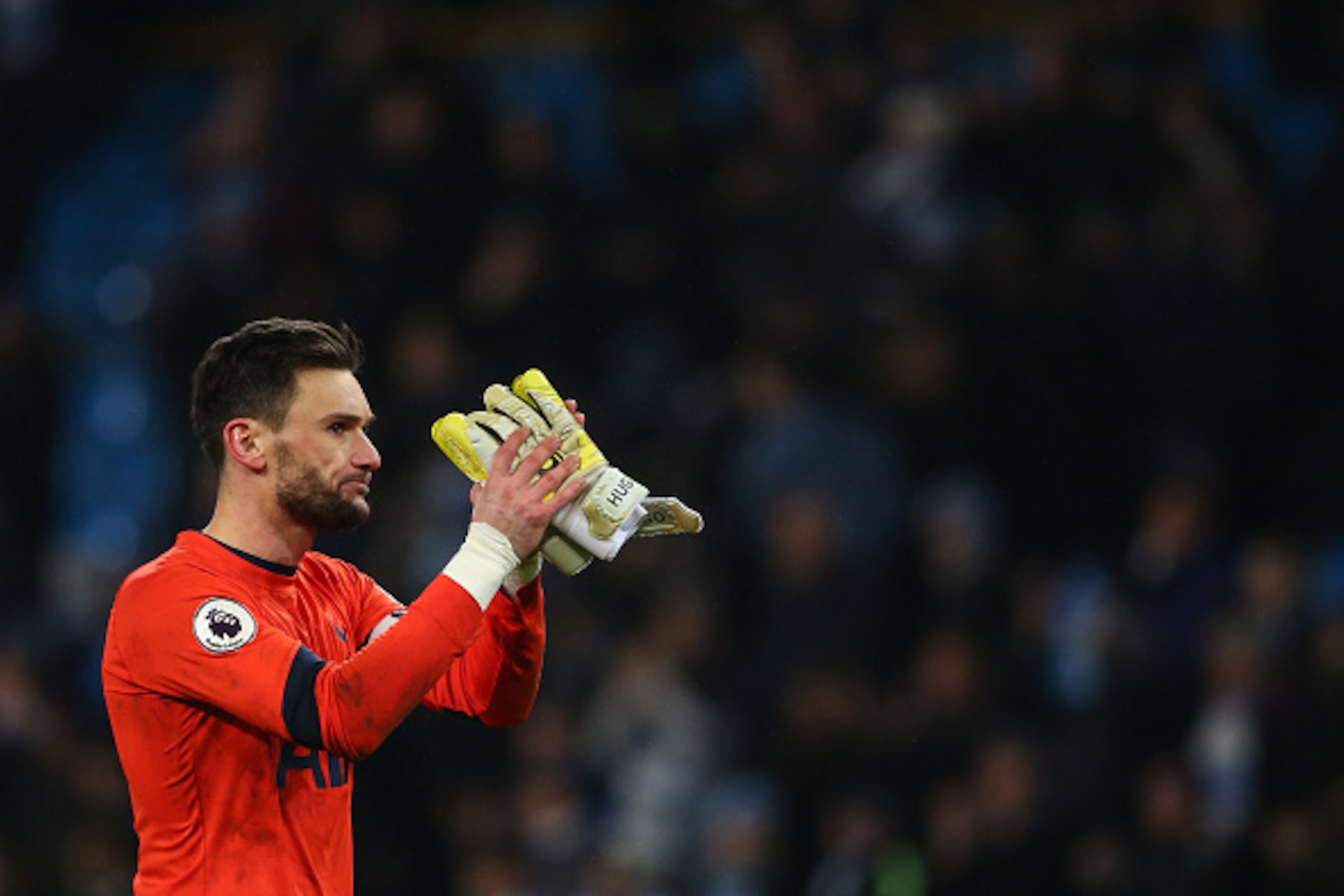 MANCHESTER, ENGLAND - JANUARY 21: A dejected Hugo Lloris of Tottenham Hotspur applauds the fans at full tike during the Premier League match between Manchester City and Tottenham Hotspur at Etihad Stadium on January 21, 2017 in Manchester, England. (Photo MANCHESTER, ENGLAND - JANUARY 21: A dejected Hugo Lloris of Tottenham Hotspur applauds the fans at full tike during the Premier League match between Manchester City and Tottenham Hotspur at Etihad Stadium on January 21, 2017 in Manchester, England. (Photo