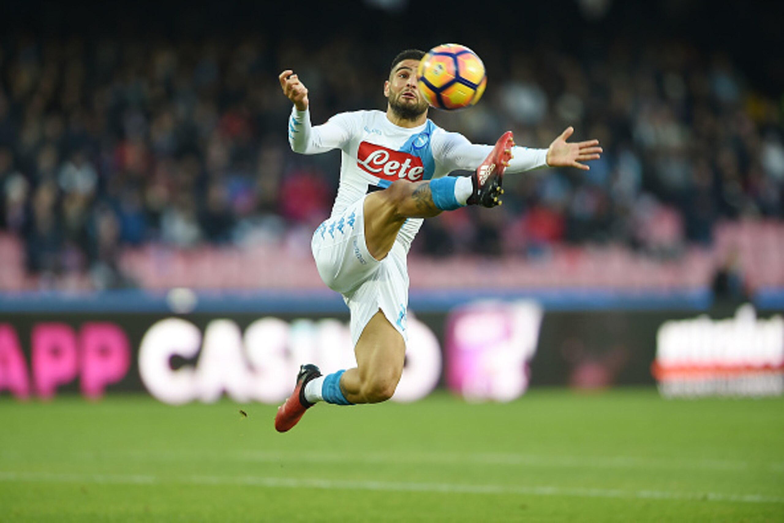 NAPLES, ITALY - DECEMBER 18:  Lorenzo Insigne of SSC Napoli in action during the Serie A match between SSC Napoli and FC Torino at Stadio San Paolo on December 18, 2016 in Naples, Italy.  (Photo by Francesco Pecoraro/Getty Images)