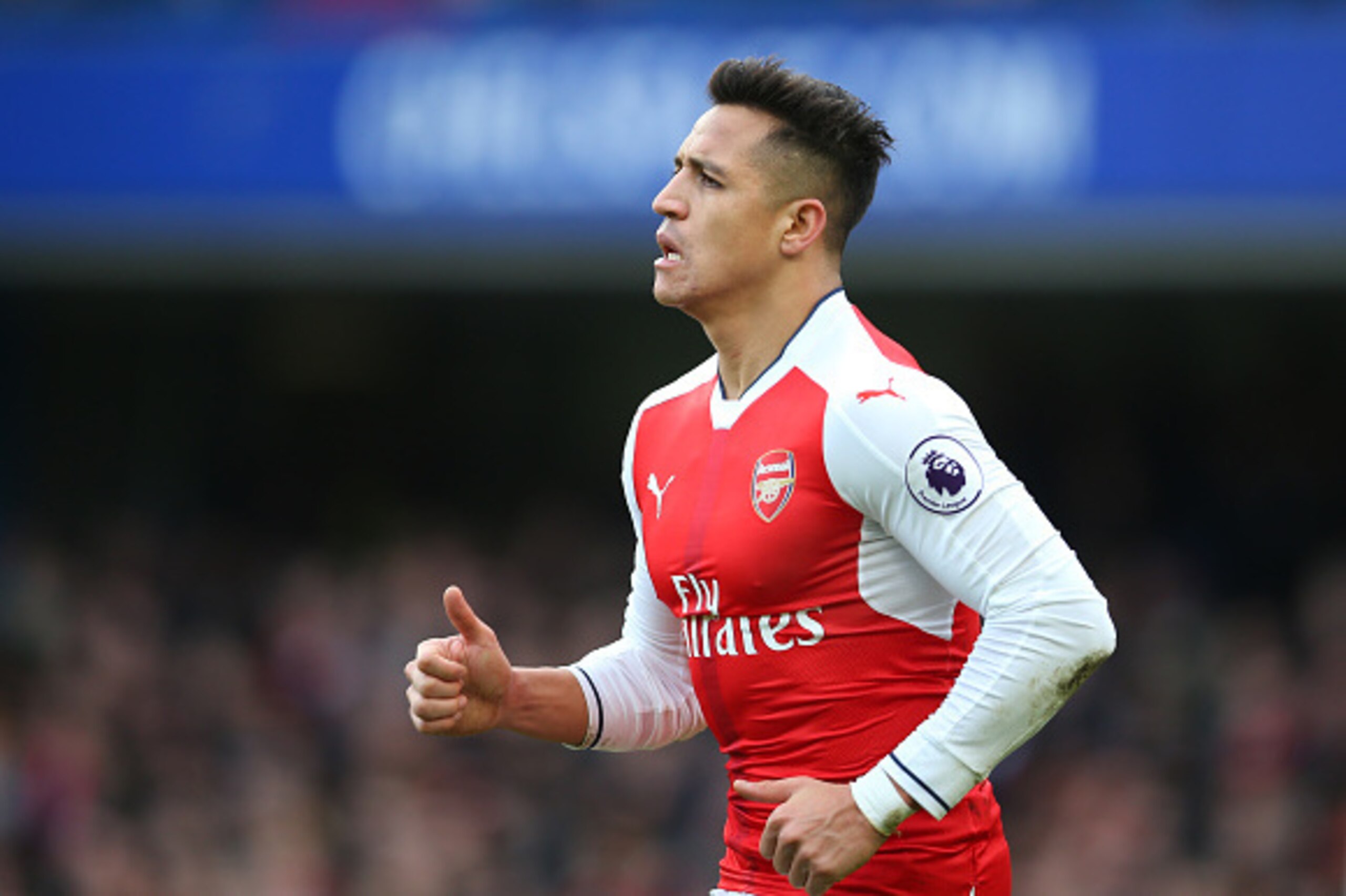 LONDON, ENGLAND - FEBRUARY 04: Alexis Sanchez of Arsenal during the Premier League match between Chelsea and Arsenal at Stamford Bridge on February 4, 2017 in London, England. (Photo by Catherine Ivill - AMA/Getty Images)