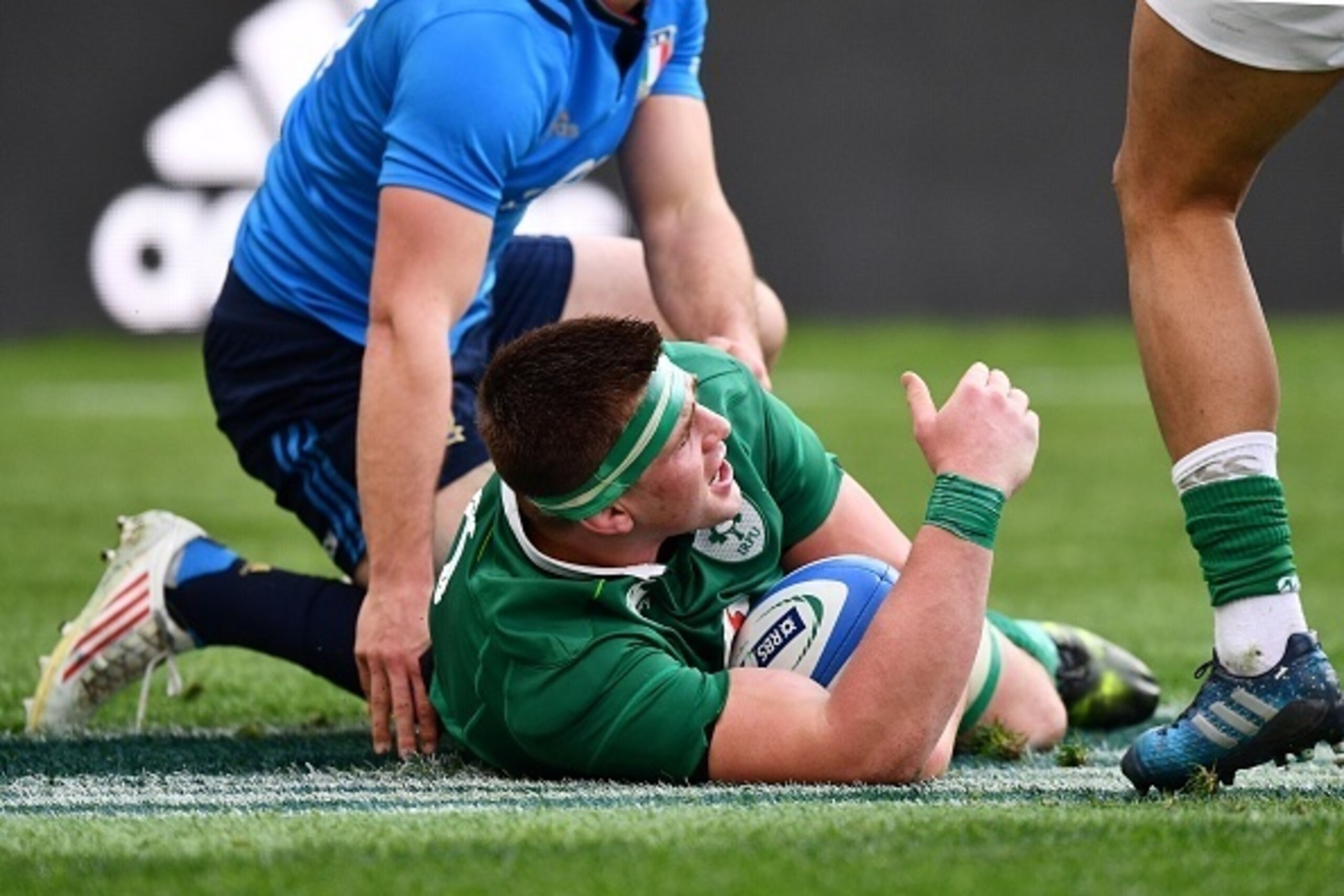 Ireland's CJ Stander scores a try during the team's Six Nations rugby union match between Italy and Ireland at the Olympic Stadium in Rome on February 11, 2017.  / AFP / Vincenzo PINTO        (Photo credit should read VINCENZO PINTO/AFP/Getty Images)