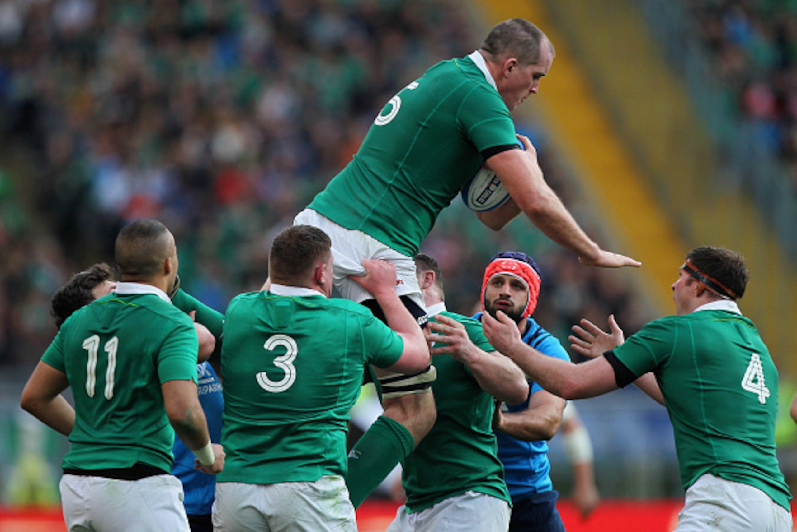 ROME, ITALY - FEBRUARY 11:  Devin Toner of Ireland wins the line out ball during the RBS Six Nations match between Italy and Ireland at Stadio Olimpico on February 11, 2017 in Rome, Italy.  (Photo by Paolo Bruno/Getty Images)