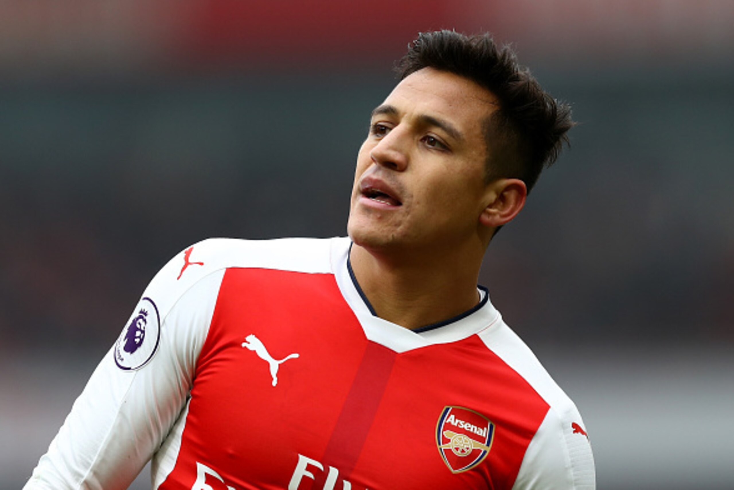 LONDON, ENGLAND - FEBRUARY 11: Alexis Sanchez of Arsenal looks on during the Premier League match between Arsenal and Hull City at Emirates Stadium on February 11, 2017 in London, England.  (Photo by Clive Rose/Getty Images)