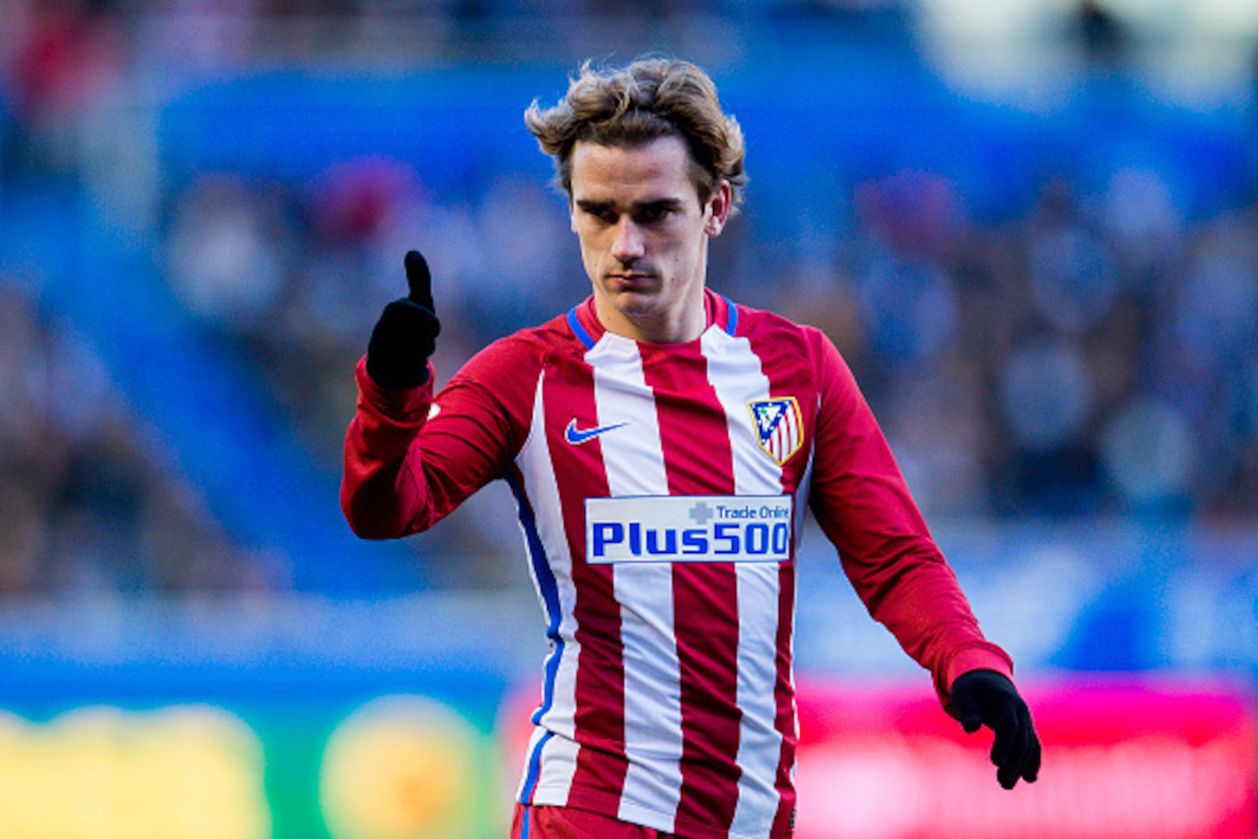 VITORIA-GASTEIZ, SPAIN - JANUARY 28:  Antoine Griezmann of Atletico Madrid reacts during the La Liga match between Deportivo Alaves and Atletico Madrid at Mendizorroza stadium on January 28, 2017 in Vitoria-Gasteiz, Spain.  (Photo by Juan Manuel Serrano A