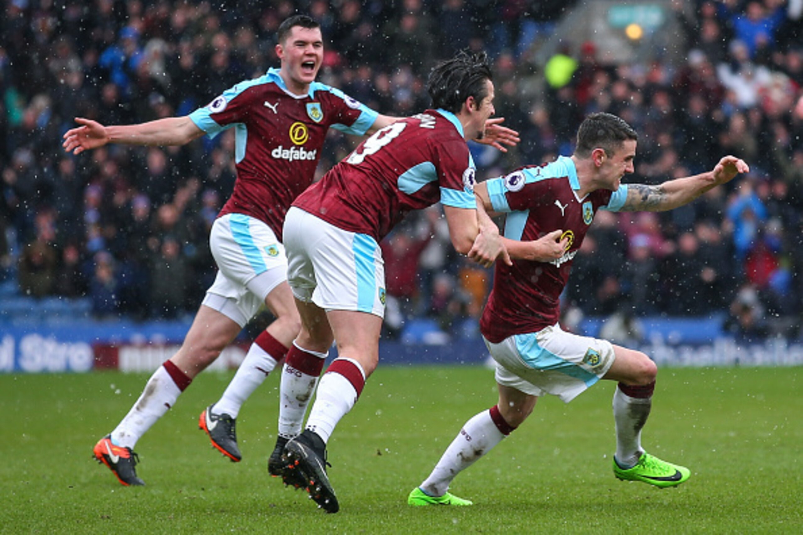 BURNLEY, ENGLAND - FEBRUARY 12: Robbie Brady celebrates after scoring a goal to make it 1-1 during the Premier League match between Burnley and Chelsea at Turf Moor on February 12, 2017 in Burnley, England. (Photo by Robbie Jay Barratt - AMA/Getty Images)