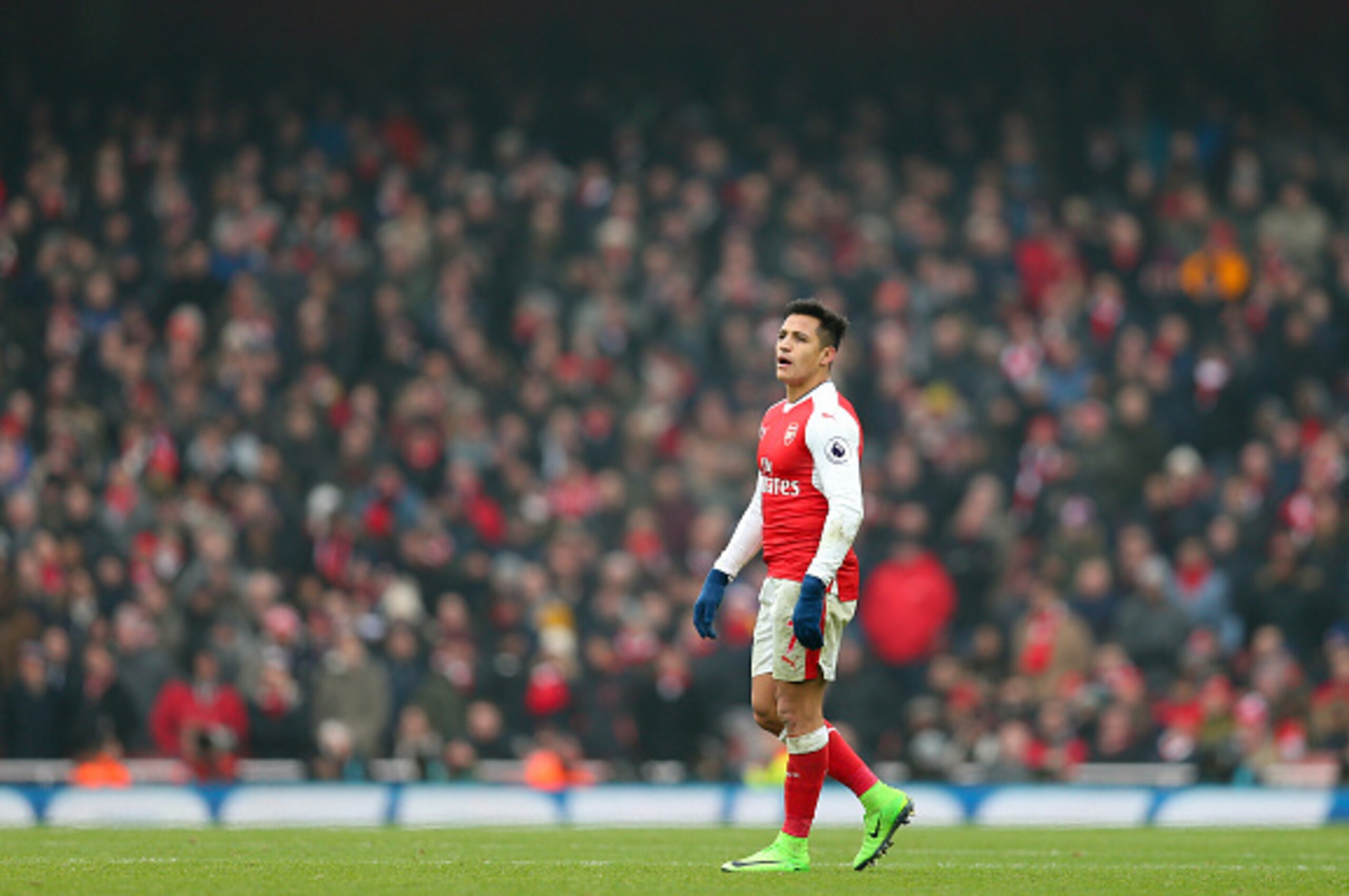 LONDON, ENGLAND - FEBRUARY 11: Alexis Sanchez of Arsenal during the Premier League match between Arsenal and Hull City at Emirates Stadium on February 11, 2017 in London, England. (Photo by Catherine Ivill - AMA/Getty Images) LONDON, ENGLAND - FEBRUARY 11: Alexis Sanchez of Arsenal during the Premier League match between Arsenal and Hull City at Emirates Stadium on February 11, 2017 in London, England. (Photo by Catherine Ivill - AMA/Getty Images)