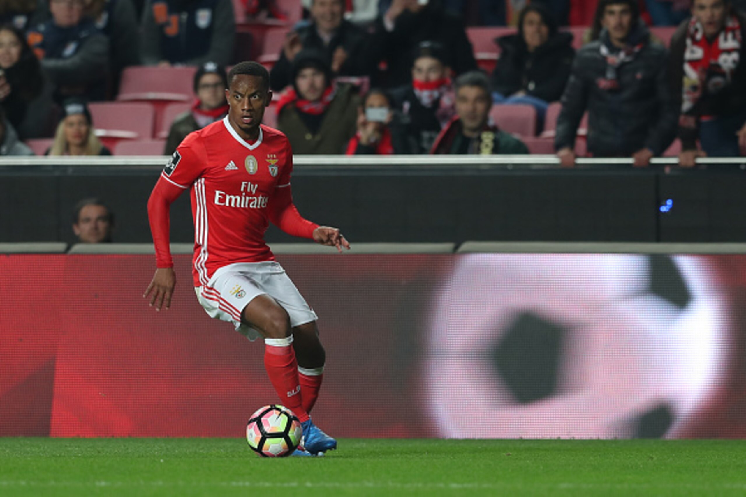 LISBON, PORTUGAL - FEBRUARY 10: Benfica's forward Andre Carrillo from Paraguay during the match between SL Benfica and FC Arouca for the Portuguese Primeira Liga at Estadio da Luz on February 10, 2017 in Lisbon, Portugal.  (Photo by Carlos Rodrigues/Getty