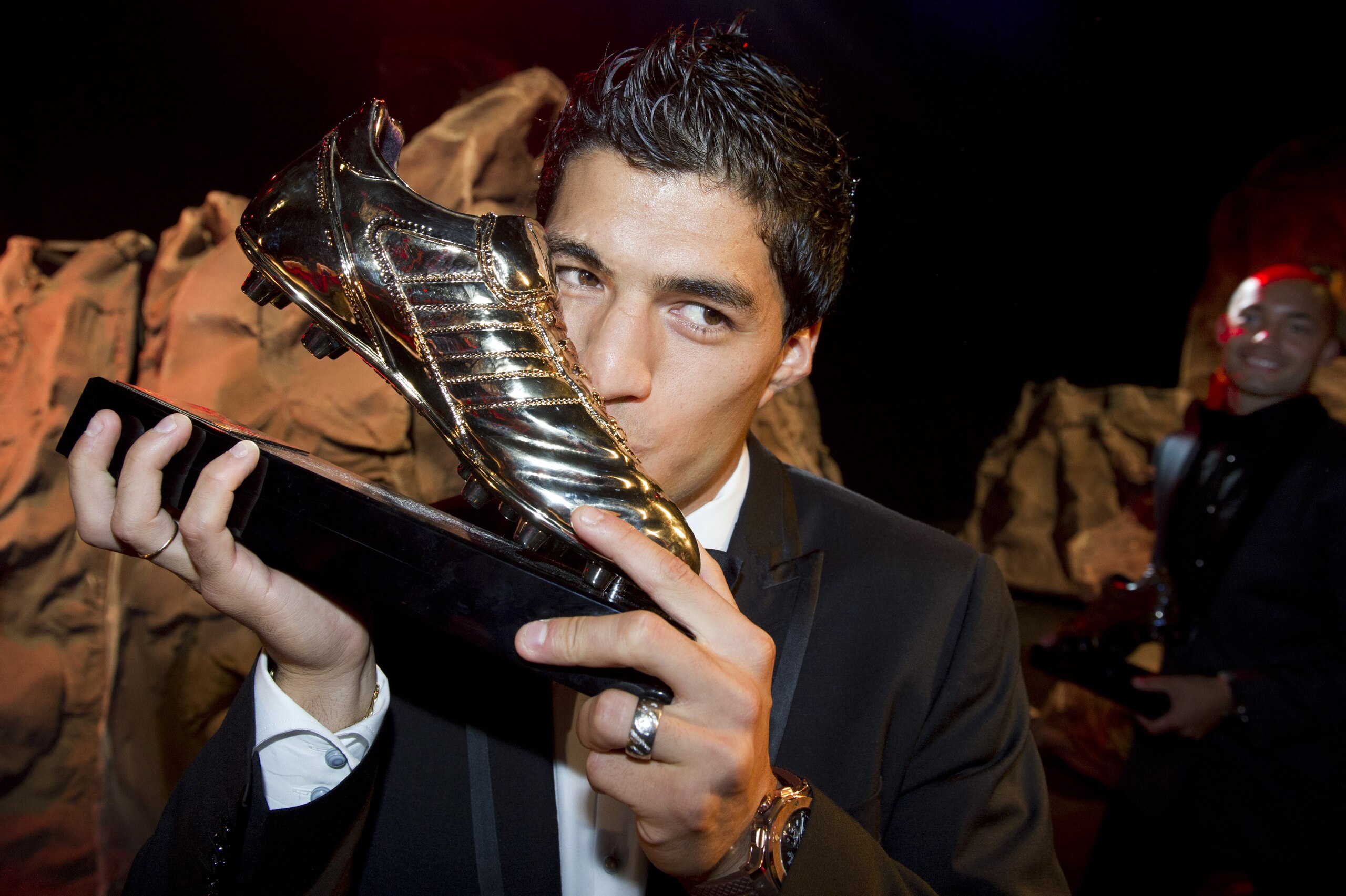 Suarez won the Golden Shoe for Dutch player of the year in 2010