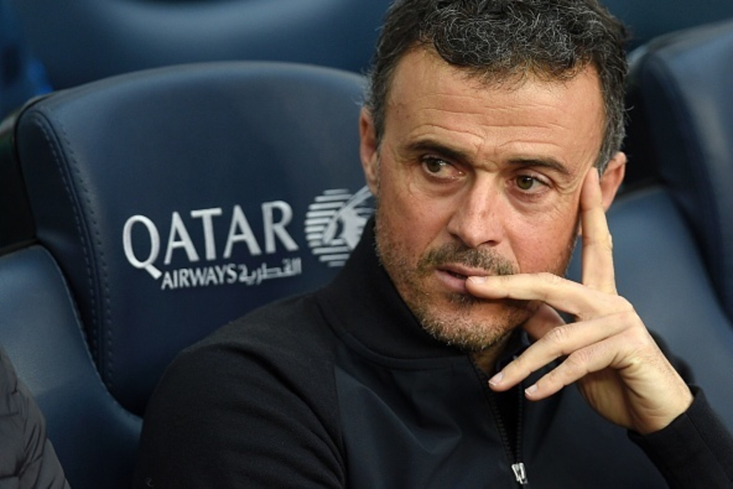 Barcelona's coach Luis Enrique looks on as he waits before the Spanish league football match FC Barcelona vs Athletic Club Bilbao at the Camp Nou stadium in Barcelona on February 4, 2017. / AFP / LLUIS GENE        (Photo credit should read LLUIS GENE/AFP/